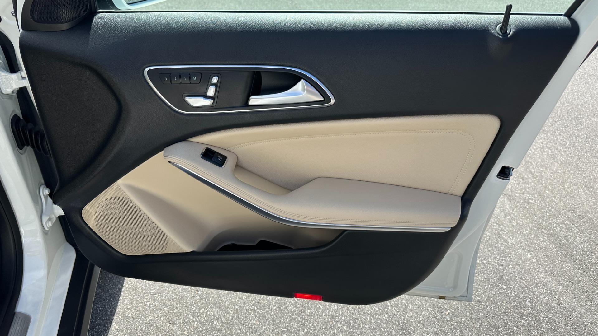 Used 2019 Mercedes-Benz GLA GLA 250 / BLIND SPOT / PANORAMIC ROOF / AMBIENT LIGHTING / CONVENIENCE PKG for sale Sold at Formula Imports in Charlotte NC 28227 24