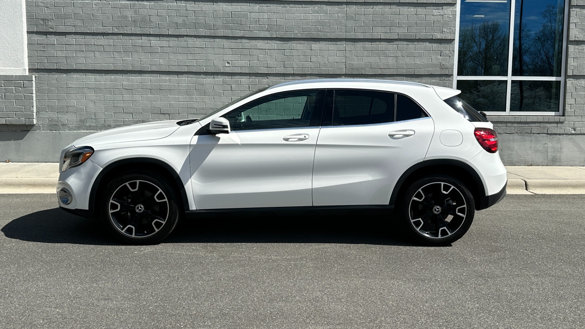 Used 2019 Mercedes-Benz GLA GLA 250 / BLIND SPOT / PANORAMIC ROOF / AMBIENT LIGHTING / CONVENIENCE PKG for sale Sold at Formula Imports in Charlotte NC 28227 3