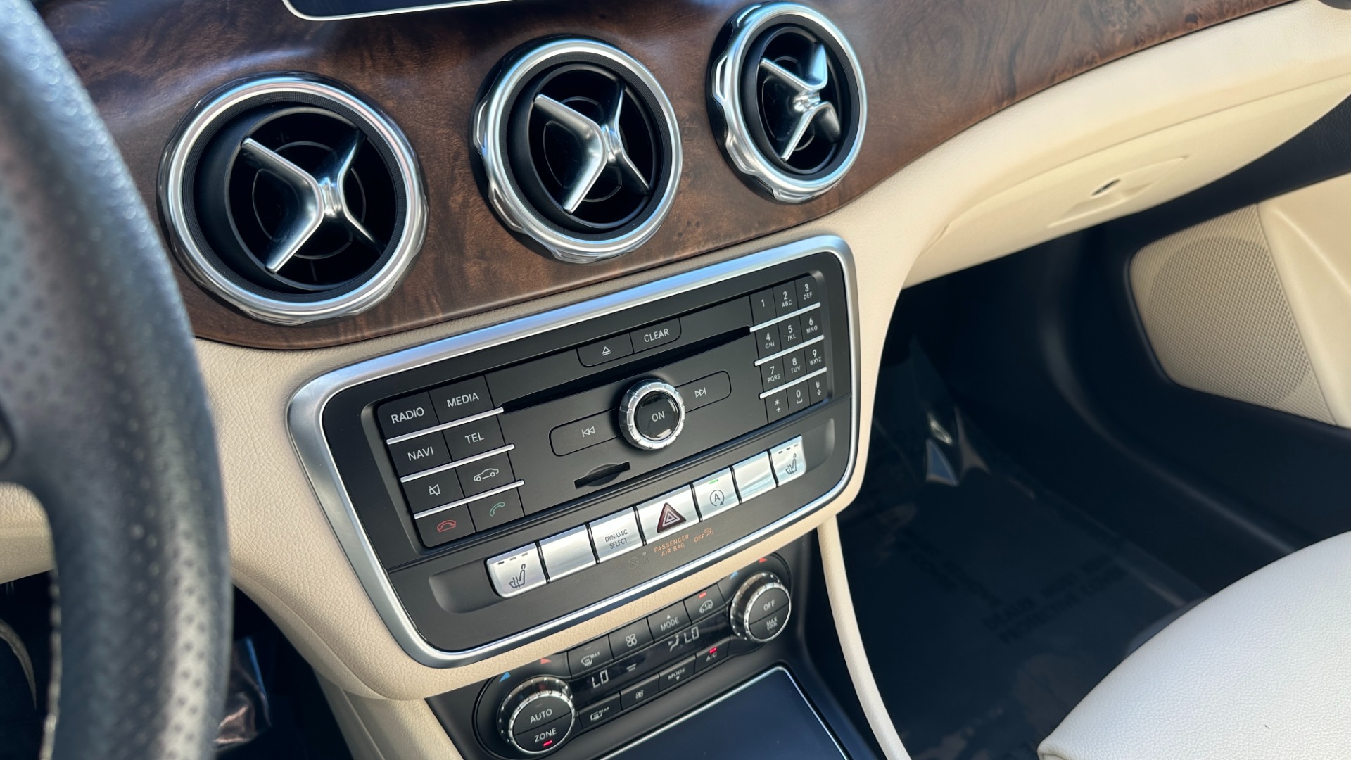 Used 2019 Mercedes-Benz GLA GLA 250 / BLIND SPOT / PANORAMIC ROOF / AMBIENT LIGHTING / CONVENIENCE PKG for sale Sold at Formula Imports in Charlotte NC 28227 32