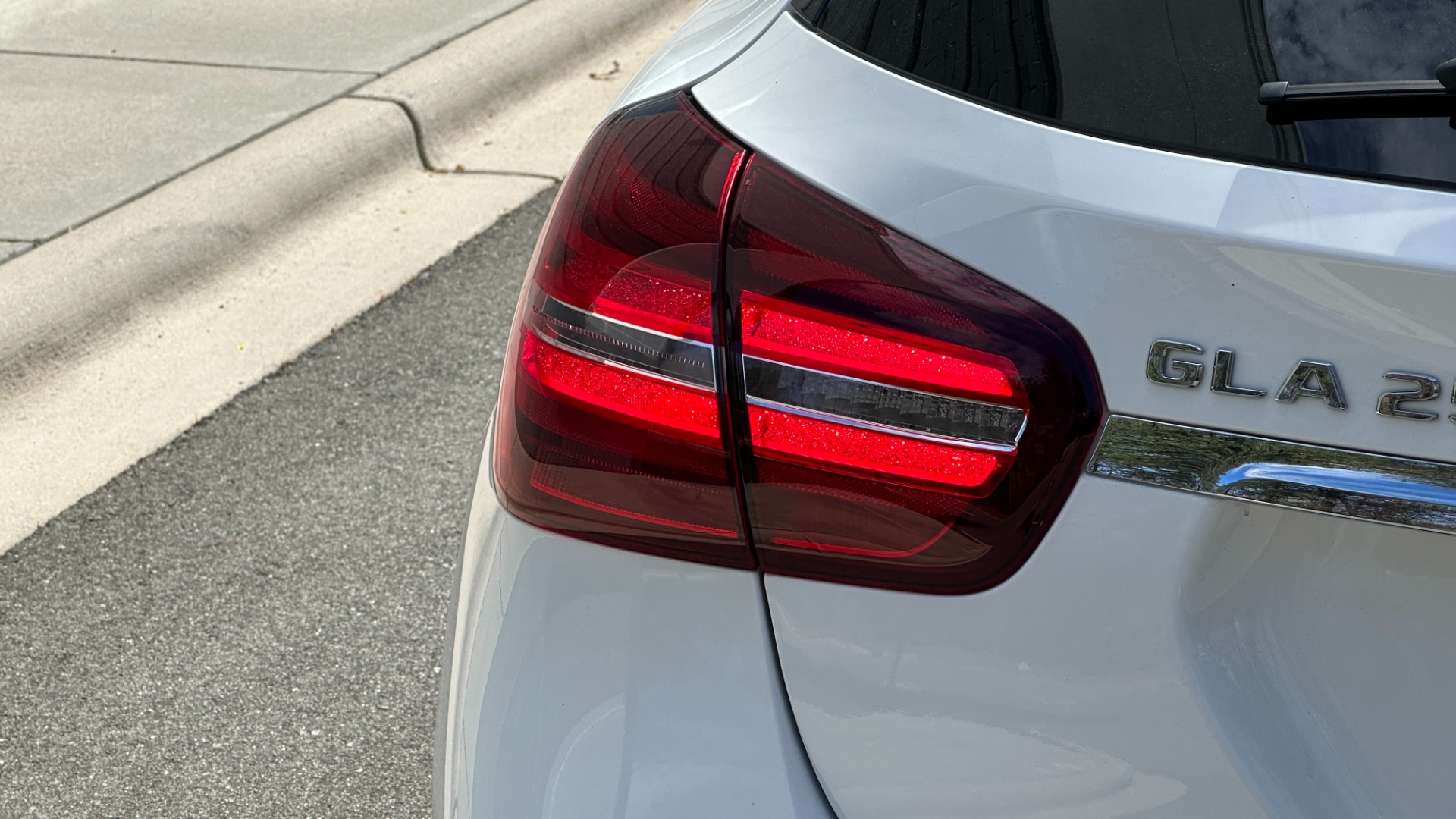 Used 2019 Mercedes-Benz GLA GLA 250 / BLIND SPOT / PANORAMIC ROOF / AMBIENT LIGHTING / CONVENIENCE PKG for sale Sold at Formula Imports in Charlotte NC 28227 39