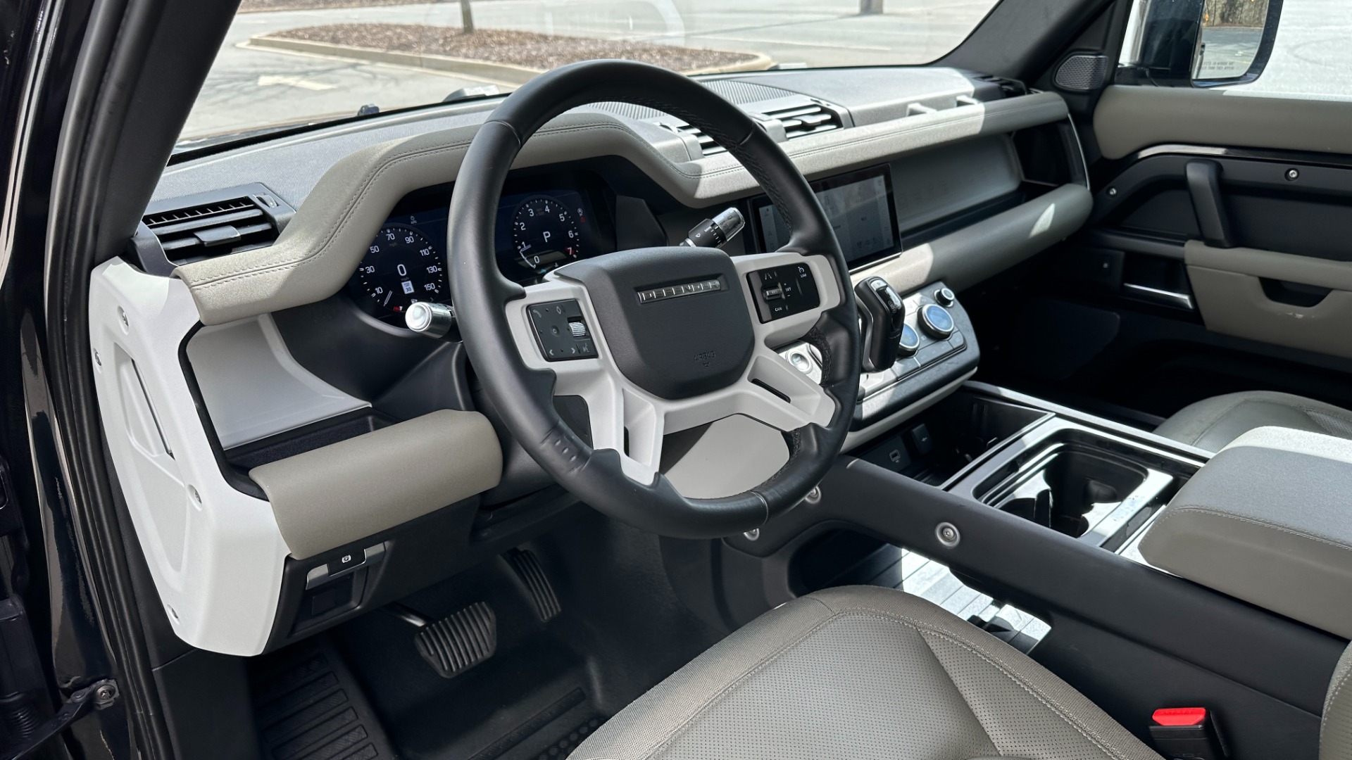 Used 2020 Land Rover Defender S / PANORAMIC ROOF / FOG LIGHTS / CLEARSIGHT MIRROR / 12 WAY HEATED SEATS for sale Sold at Formula Imports in Charlotte NC 28227 11