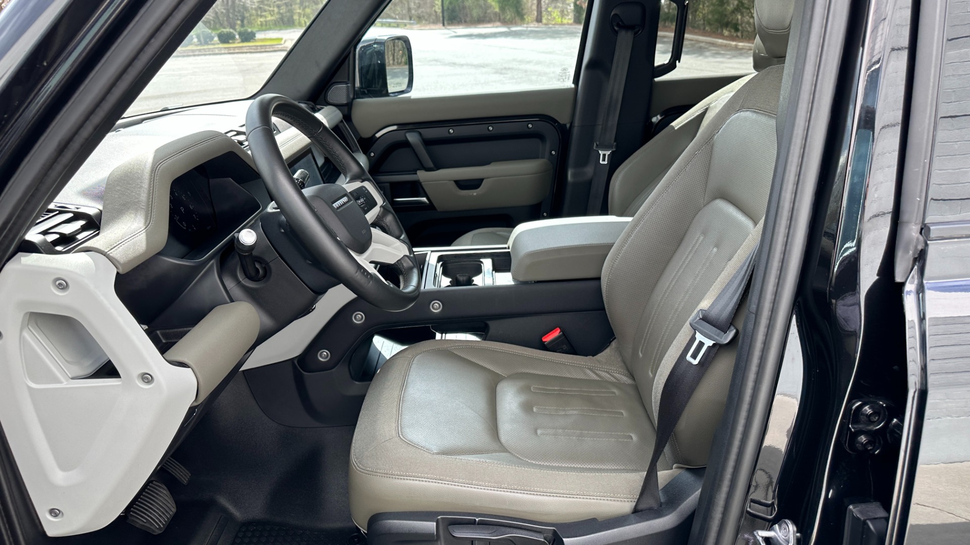 Used 2020 Land Rover Defender S / PANORAMIC ROOF / FOG LIGHTS / CLEARSIGHT MIRROR / 12 WAY HEATED SEATS for sale Sold at Formula Imports in Charlotte NC 28227 12
