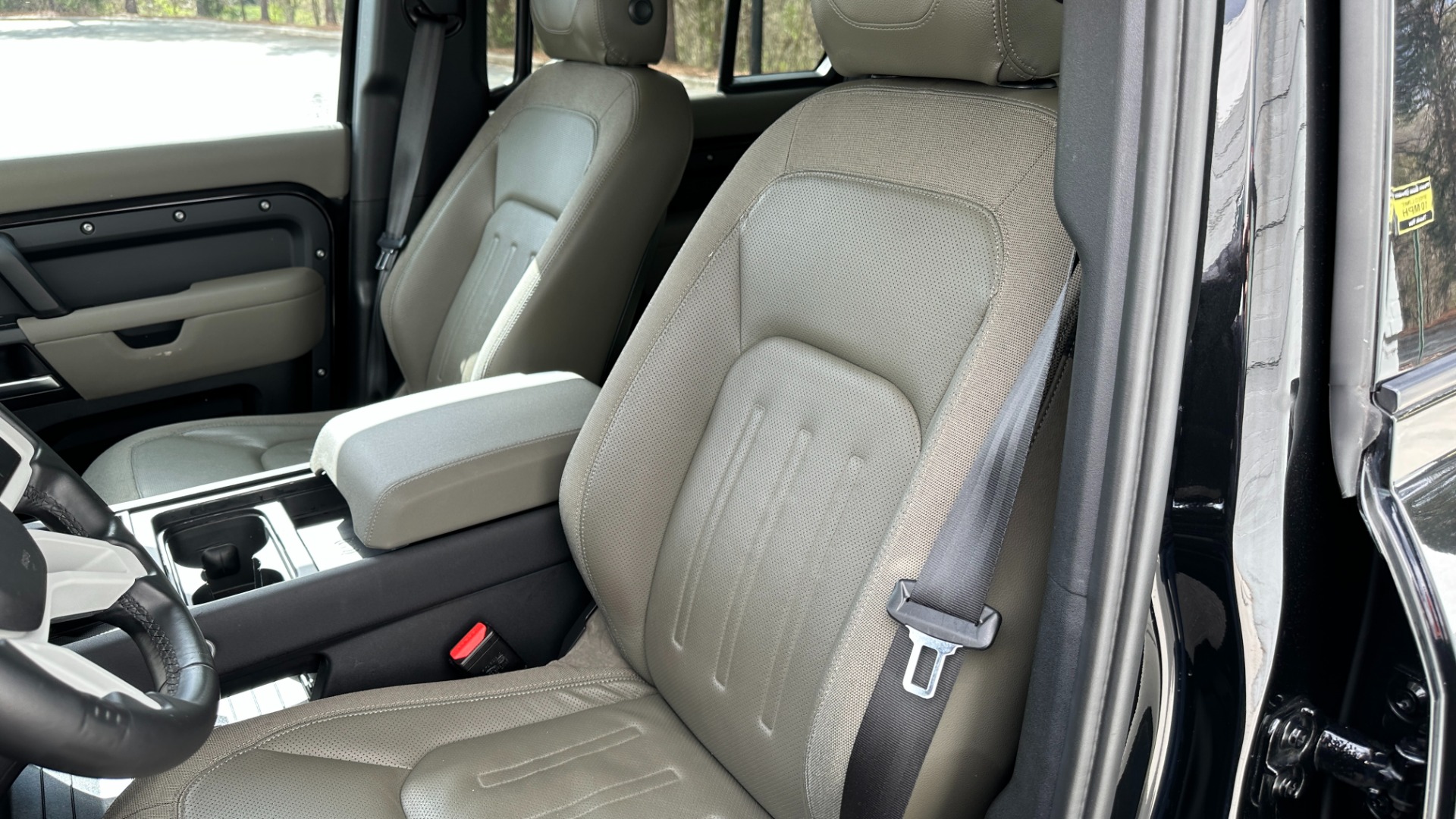 Used 2020 Land Rover Defender S / PANORAMIC ROOF / FOG LIGHTS / CLEARSIGHT MIRROR / 12 WAY HEATED SEATS for sale Sold at Formula Imports in Charlotte NC 28227 13