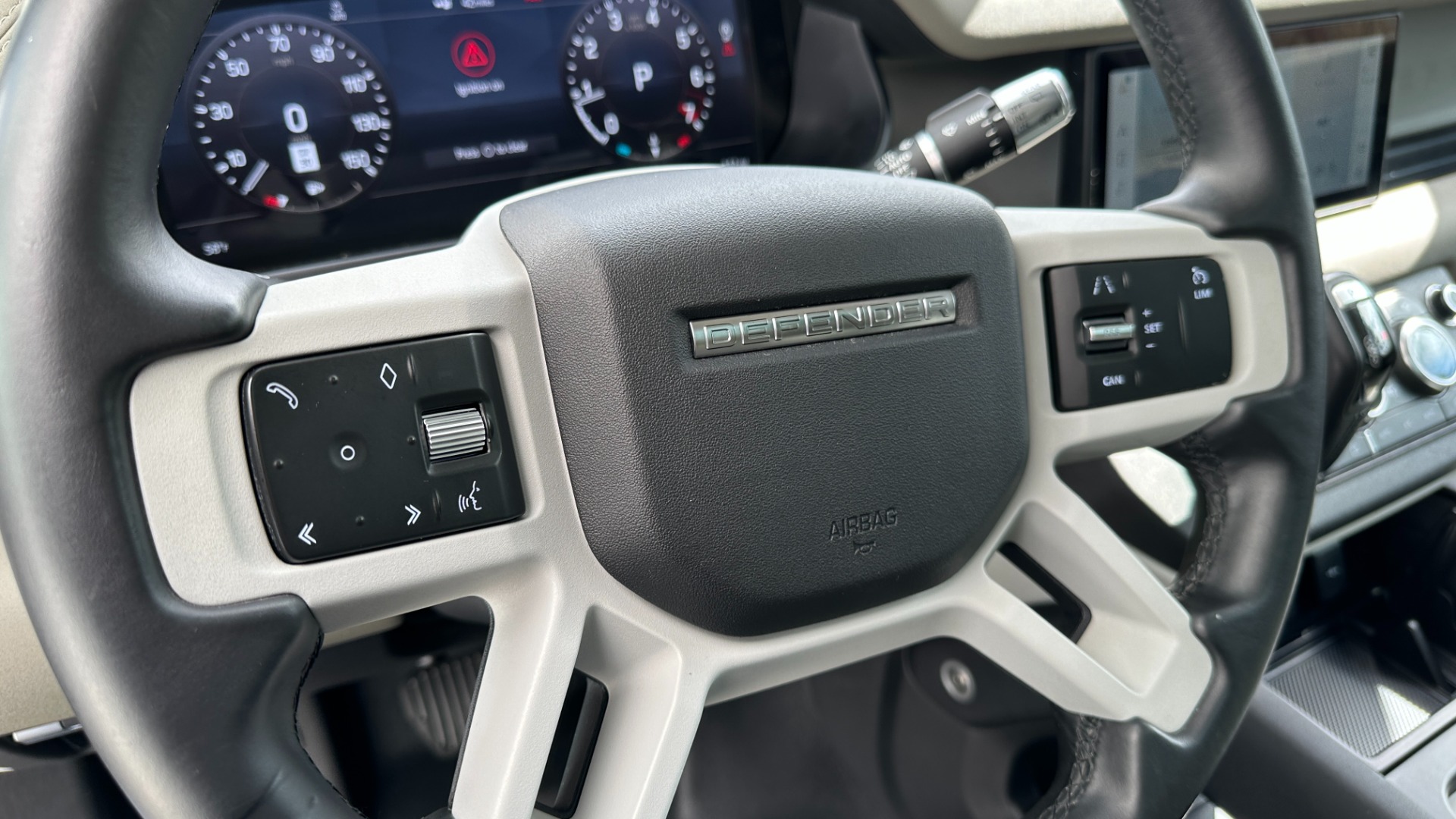 Used 2020 Land Rover Defender S / PANORAMIC ROOF / FOG LIGHTS / CLEARSIGHT MIRROR / 12 WAY HEATED SEATS for sale Sold at Formula Imports in Charlotte NC 28227 14