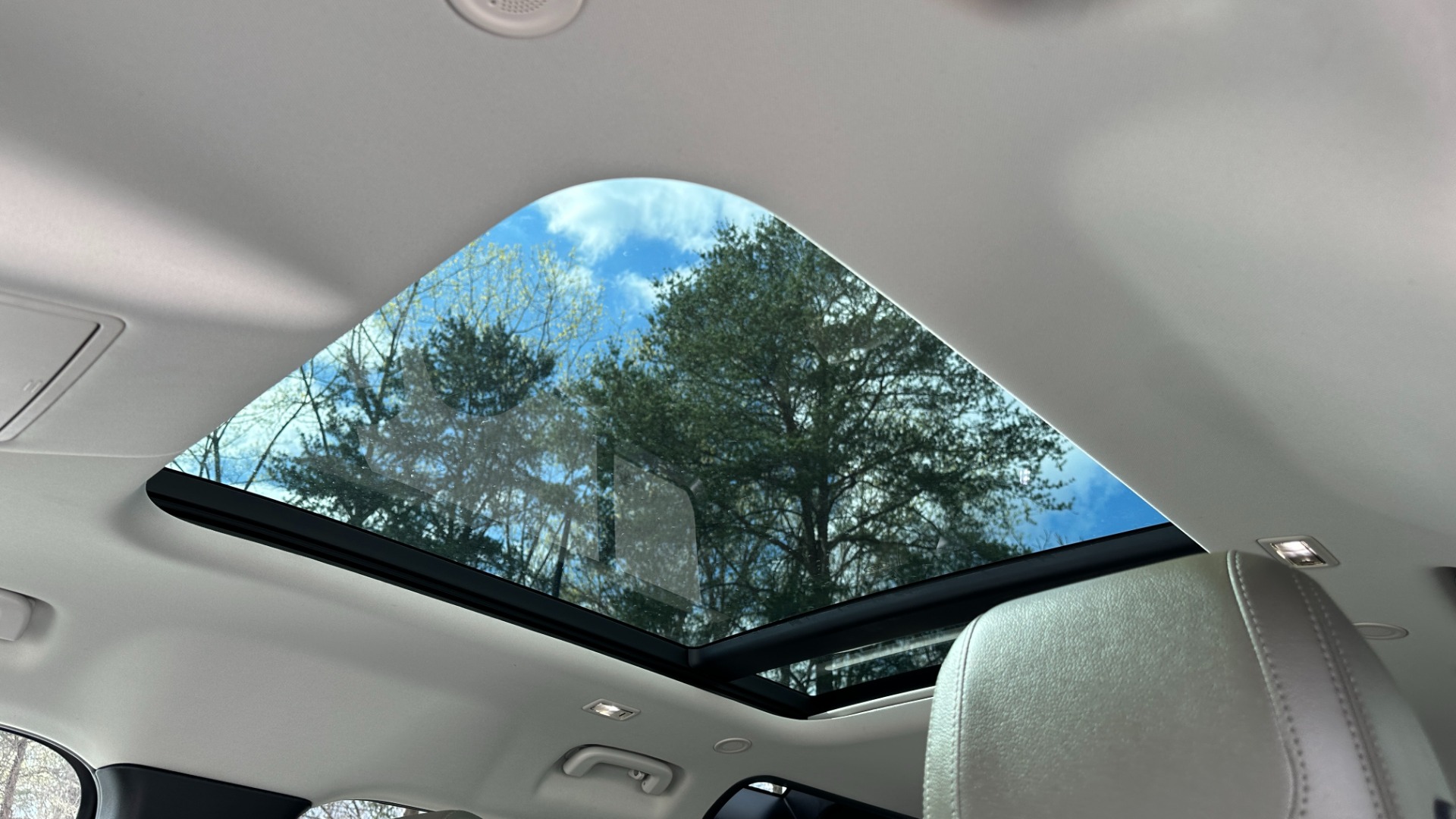 Used 2020 Land Rover Defender S / PANORAMIC ROOF / FOG LIGHTS / CLEARSIGHT MIRROR / 12 WAY HEATED SEATS for sale Sold at Formula Imports in Charlotte NC 28227 20