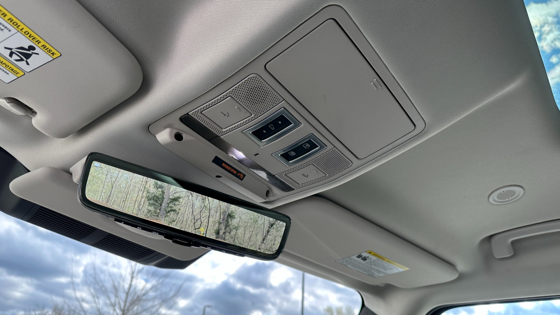 Used 2020 Land Rover Defender S / PANORAMIC ROOF / FOG LIGHTS / CLEARSIGHT MIRROR / 12 WAY HEATED SEATS for sale Sold at Formula Imports in Charlotte NC 28227 21