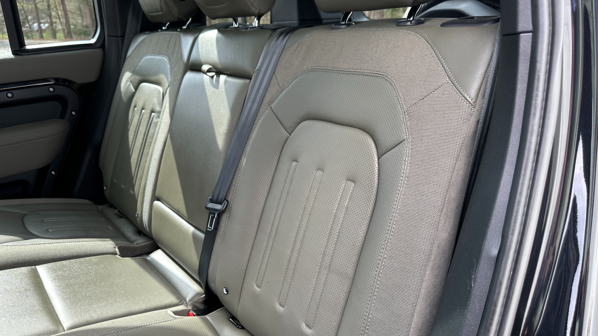 Used 2020 Land Rover Defender S / PANORAMIC ROOF / FOG LIGHTS / CLEARSIGHT MIRROR / 12 WAY HEATED SEATS for sale Sold at Formula Imports in Charlotte NC 28227 24