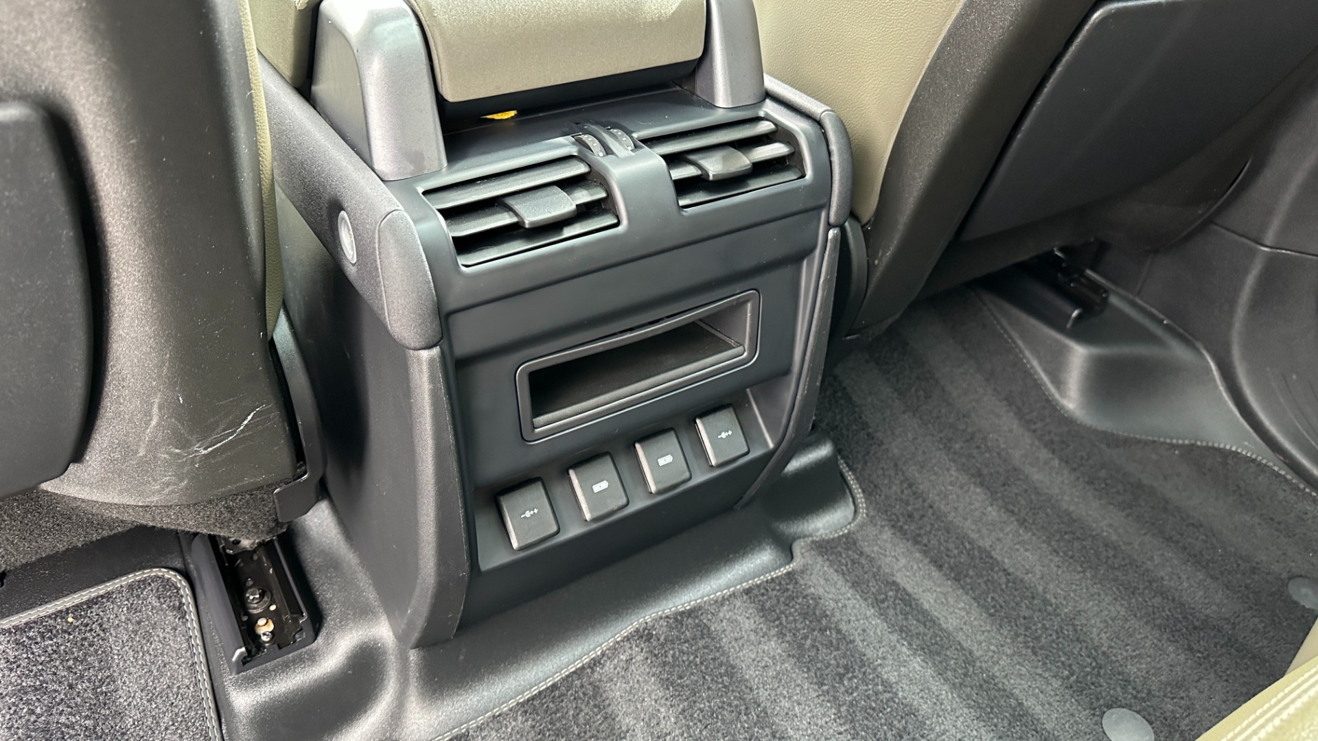 Used 2020 Land Rover Defender S / PANORAMIC ROOF / FOG LIGHTS / CLEARSIGHT MIRROR / 12 WAY HEATED SEATS for sale Sold at Formula Imports in Charlotte NC 28227 26