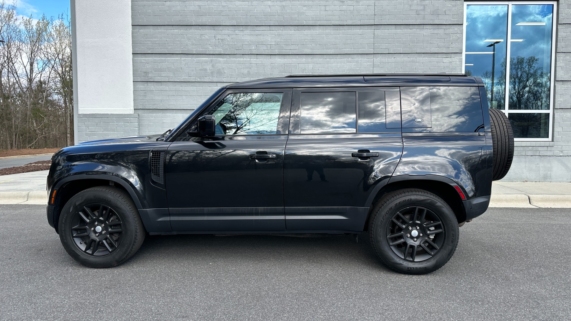 Used 2020 Land Rover Defender S / PANORAMIC ROOF / FOG LIGHTS / CLEARSIGHT MIRROR / 12 WAY HEATED SEATS for sale Sold at Formula Imports in Charlotte NC 28227 3
