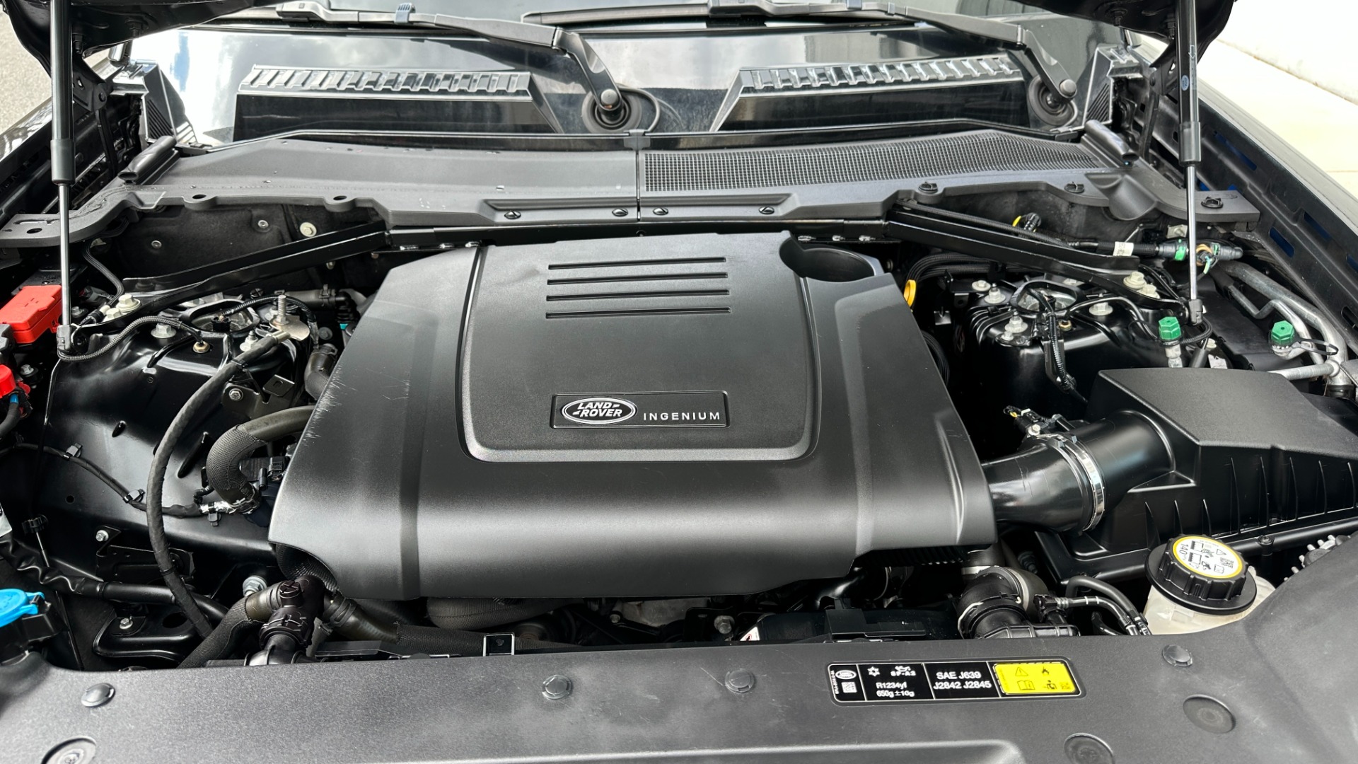 Used 2020 Land Rover Defender S / PANORAMIC ROOF / FOG LIGHTS / CLEARSIGHT MIRROR / 12 WAY HEATED SEATS for sale Sold at Formula Imports in Charlotte NC 28227 34