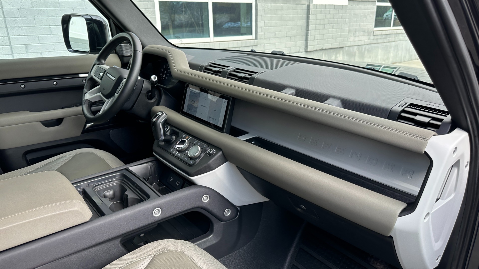 Used 2020 Land Rover Defender S / PANORAMIC ROOF / FOG LIGHTS / CLEARSIGHT MIRROR / 12 WAY HEATED SEATS for sale Sold at Formula Imports in Charlotte NC 28227 35
