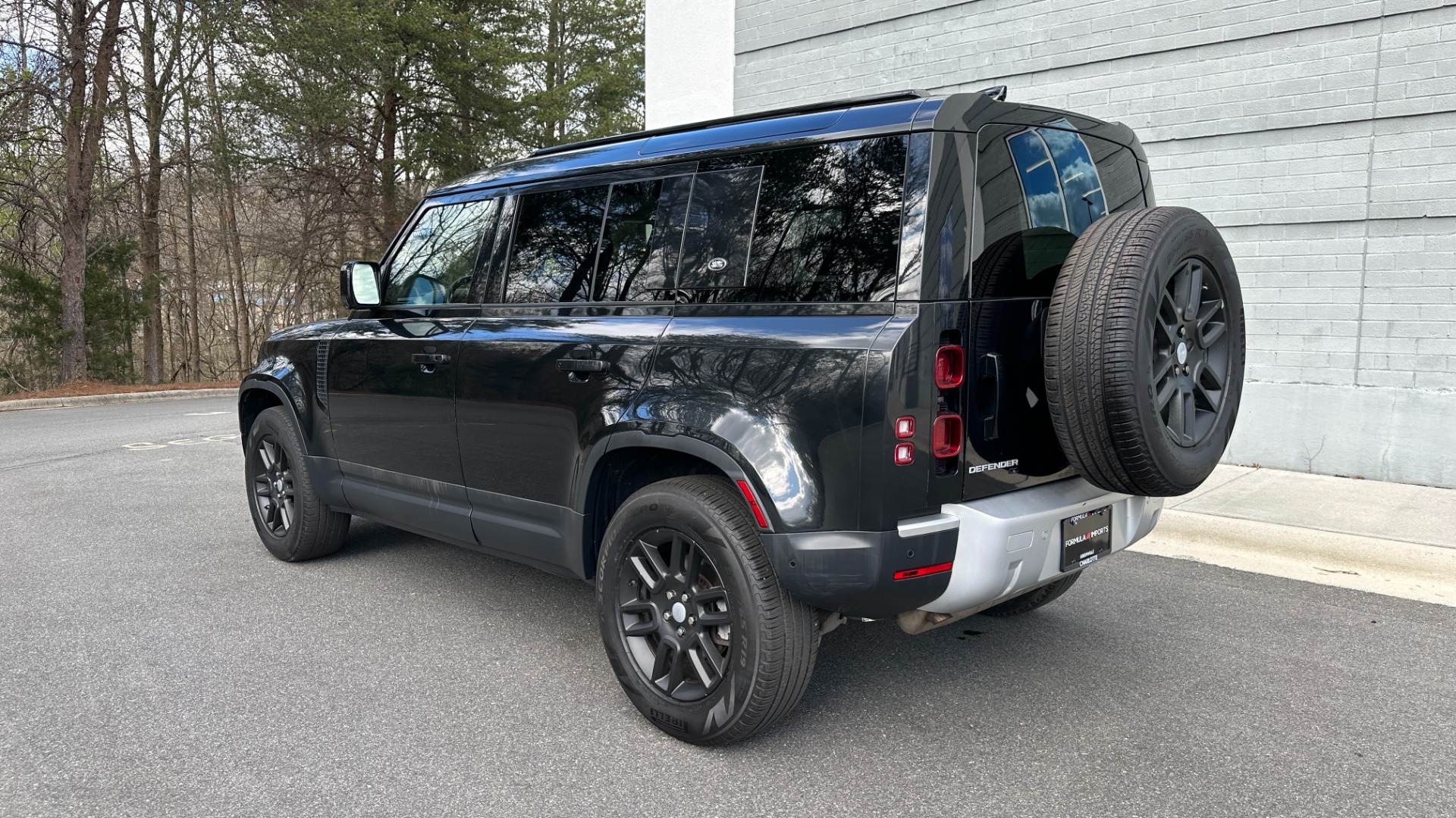 Used 2020 Land Rover Defender S / PANORAMIC ROOF / FOG LIGHTS / CLEARSIGHT MIRROR / 12 WAY HEATED SEATS for sale Sold at Formula Imports in Charlotte NC 28227 4