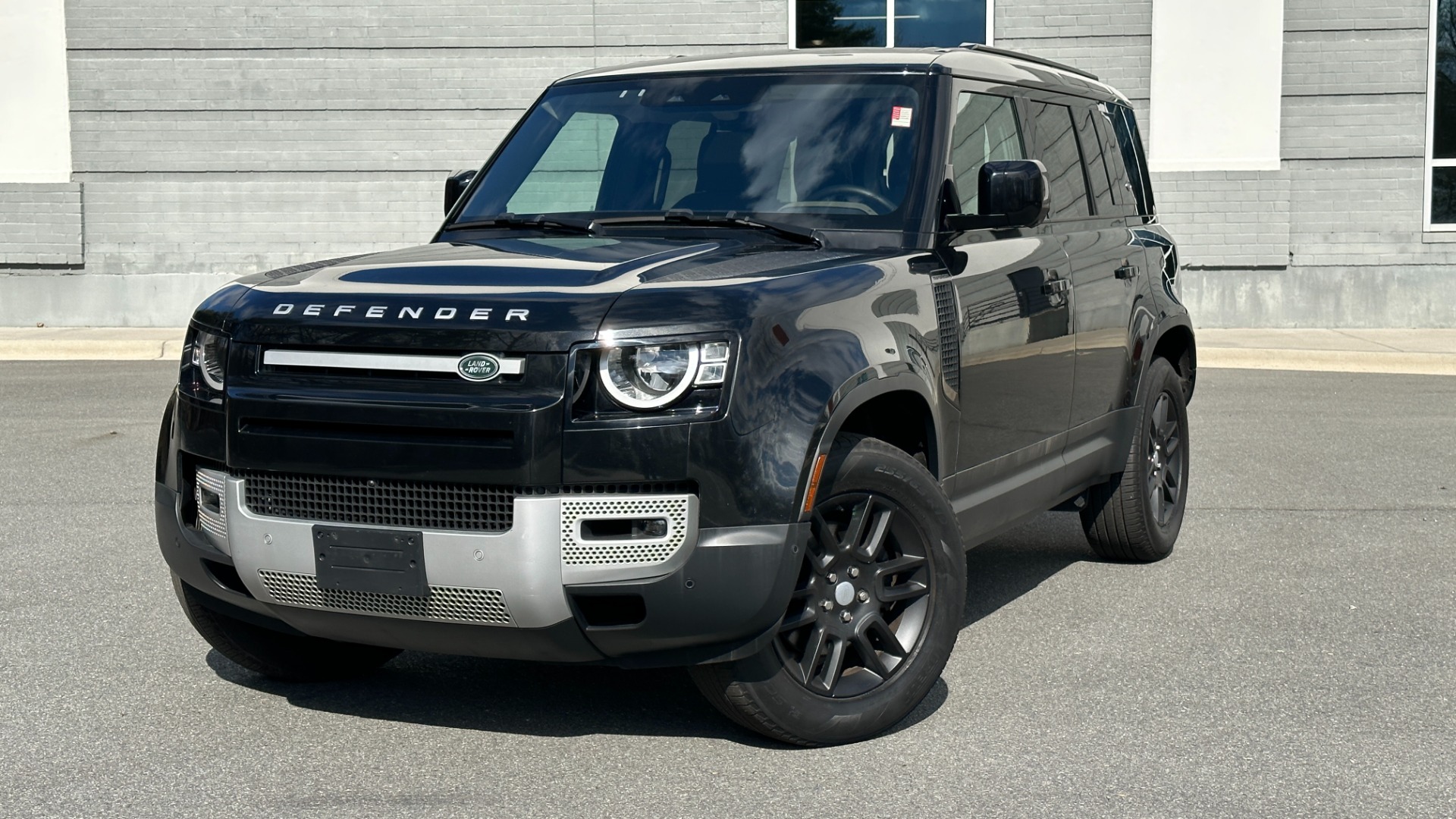 Used 2020 Land Rover Defender S / PANORAMIC ROOF / FOG LIGHTS / CLEARSIGHT MIRROR / 12 WAY HEATED SEATS for sale Sold at Formula Imports in Charlotte NC 28227 40