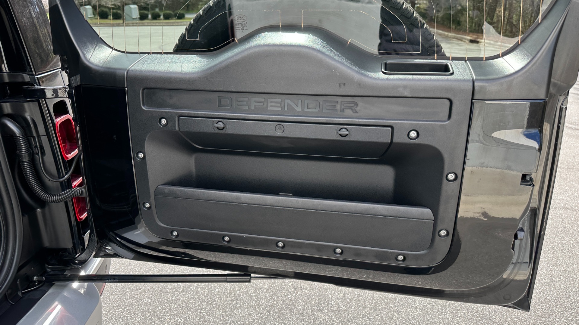 Used 2020 Land Rover Defender S / PANORAMIC ROOF / FOG LIGHTS / CLEARSIGHT MIRROR / 12 WAY HEATED SEATS for sale Sold at Formula Imports in Charlotte NC 28227 41