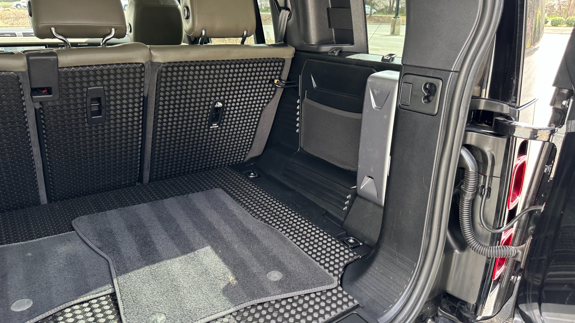 Used 2020 Land Rover Defender S / PANORAMIC ROOF / FOG LIGHTS / CLEARSIGHT MIRROR / 12 WAY HEATED SEATS for sale Sold at Formula Imports in Charlotte NC 28227 43