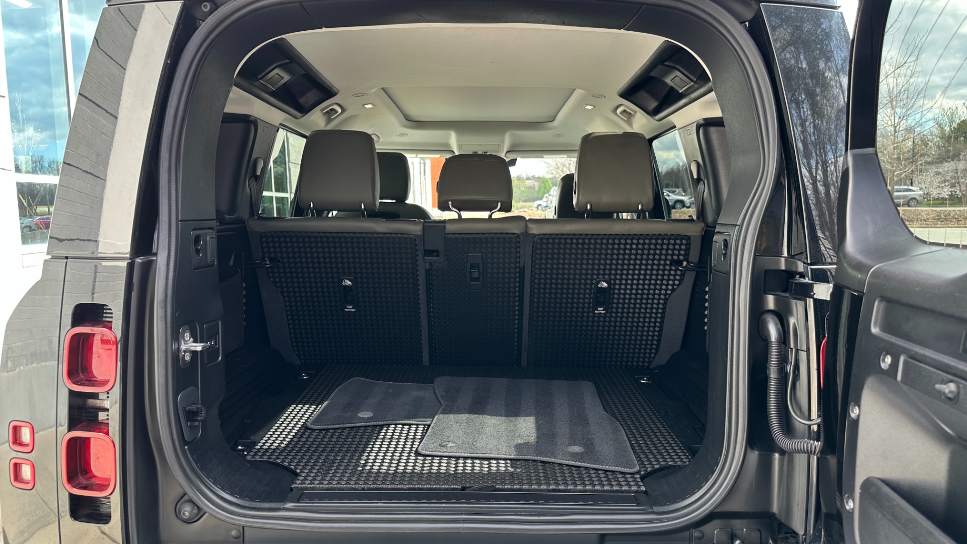 Used 2020 Land Rover Defender S / PANORAMIC ROOF / FOG LIGHTS / CLEARSIGHT MIRROR / 12 WAY HEATED SEATS for sale Sold at Formula Imports in Charlotte NC 28227 44