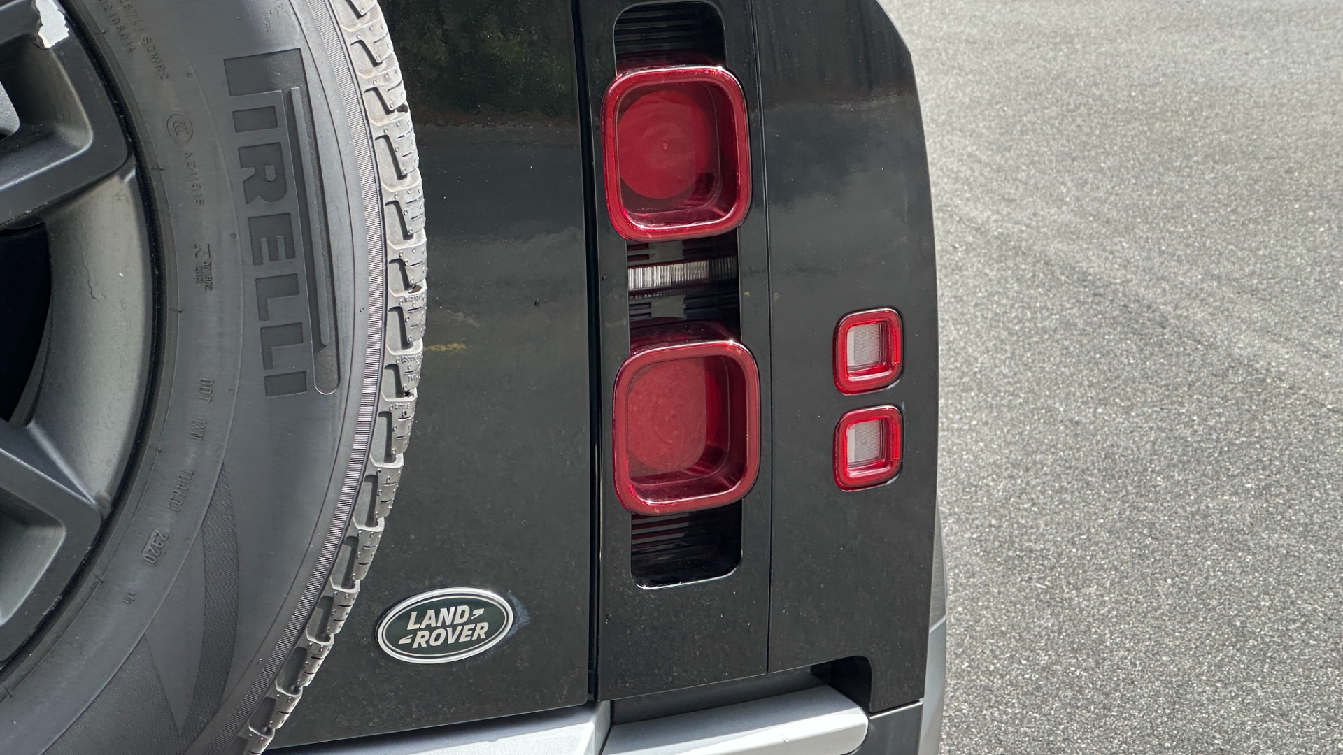 Used 2020 Land Rover Defender S / PANORAMIC ROOF / FOG LIGHTS / CLEARSIGHT MIRROR / 12 WAY HEATED SEATS for sale Sold at Formula Imports in Charlotte NC 28227 46