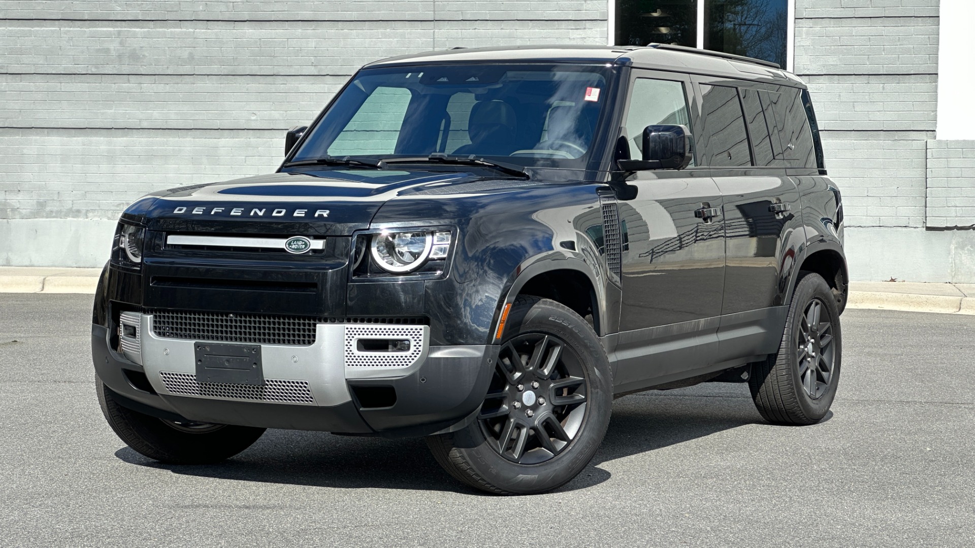 Used 2020 Land Rover Defender S / PANORAMIC ROOF / FOG LIGHTS / CLEARSIGHT MIRROR / 12 WAY HEATED SEATS for sale Sold at Formula Imports in Charlotte NC 28227 1