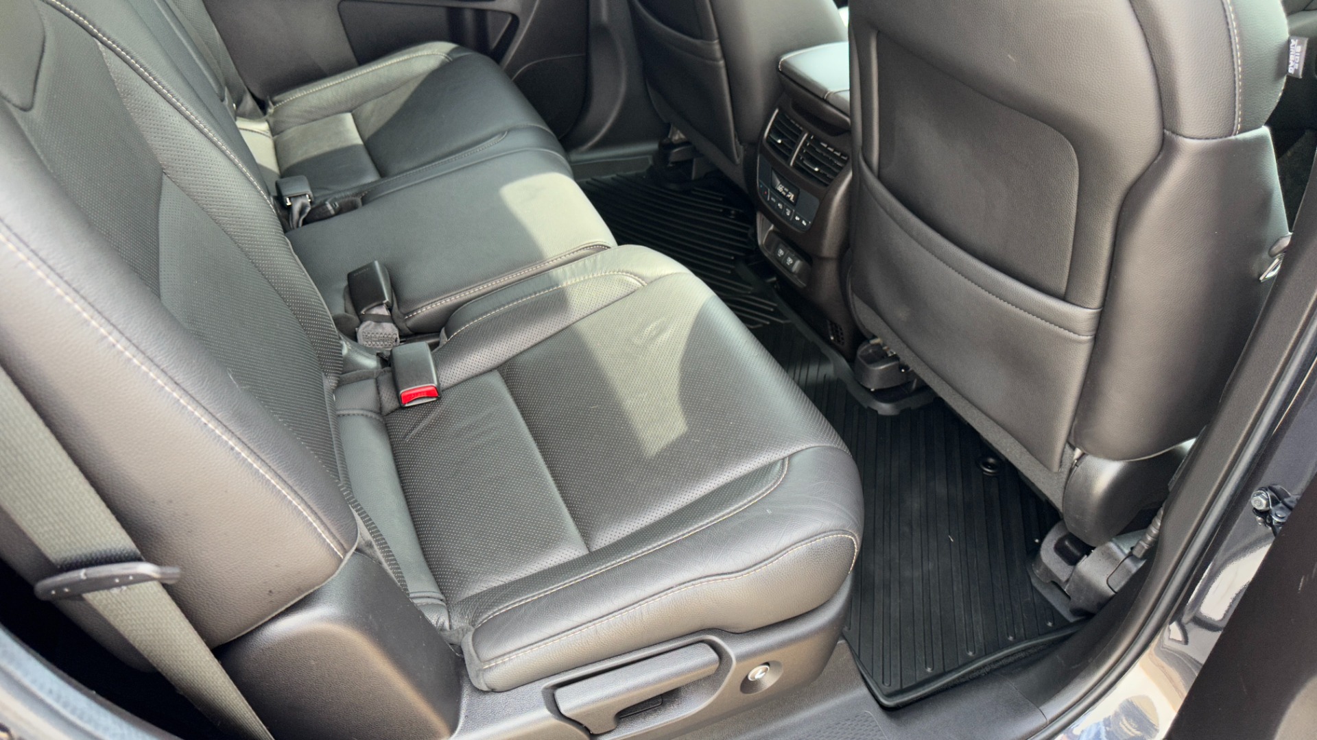 Used 2020 Acura MDX w/Technology Pkg for sale Sold at Formula Imports in Charlotte NC 28227 32