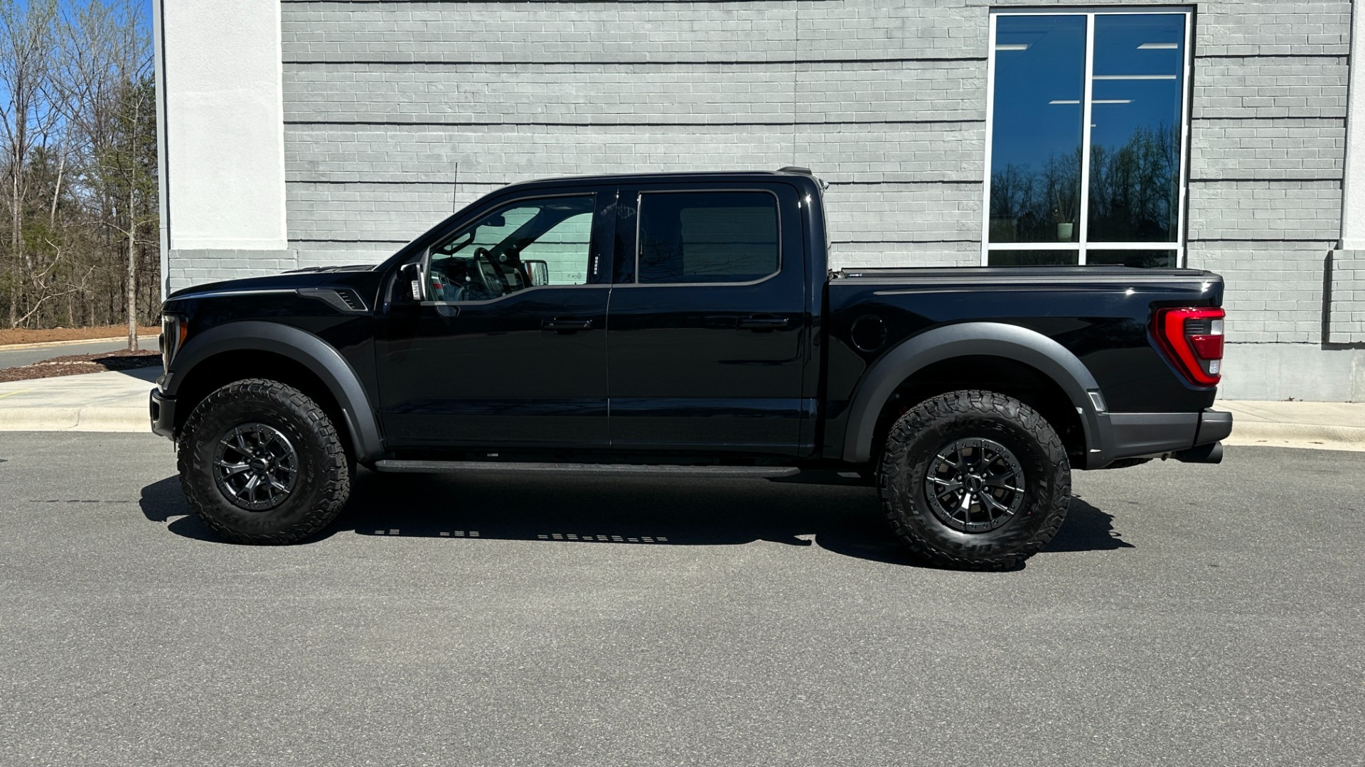 Used 2022 Ford F-150 Raptor 37PP PERFORMANCE PACK / RECARO SEATS / MOONROOF / 801A EQUIP for sale Sold at Formula Imports in Charlotte NC 28227 3