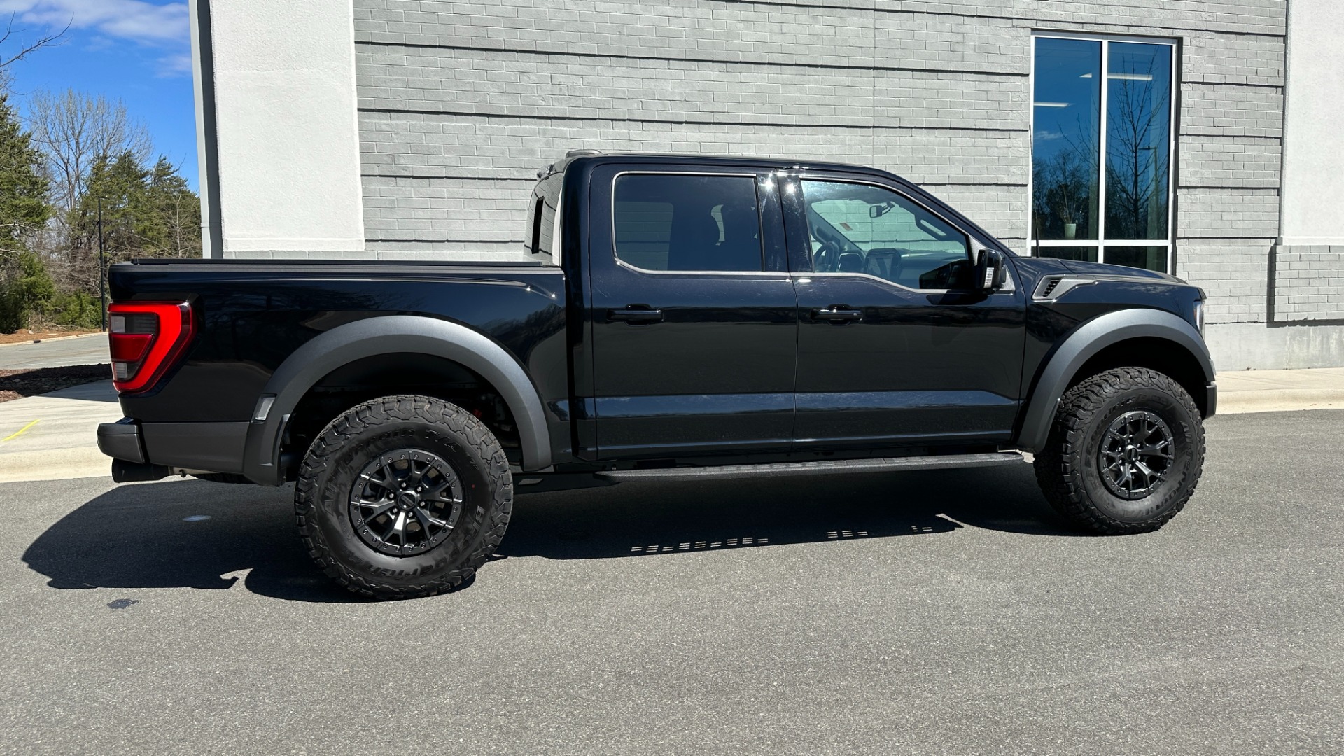 Used 2022 Ford F-150 Raptor 37PP PERFORMANCE PACK / RECARO SEATS / MOONROOF / 801A EQUIP for sale Sold at Formula Imports in Charlotte NC 28227 6