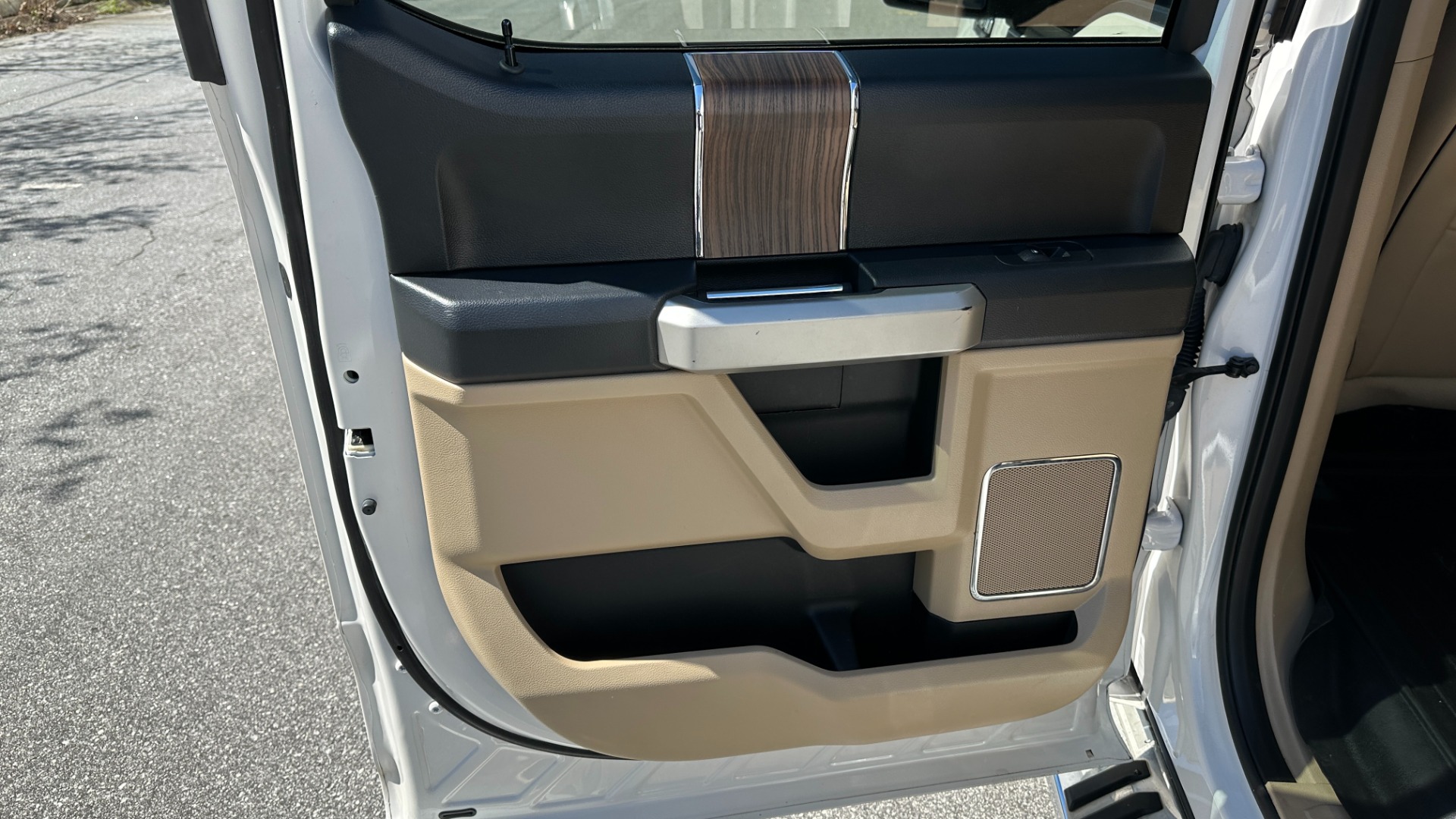 Used 2017 Ford F-150 LARIAT / FX4 OFFROAD PKG / TECHNOLOGY PKG / MOONROOF for sale $34,995 at Formula Imports in Charlotte NC 28227 25