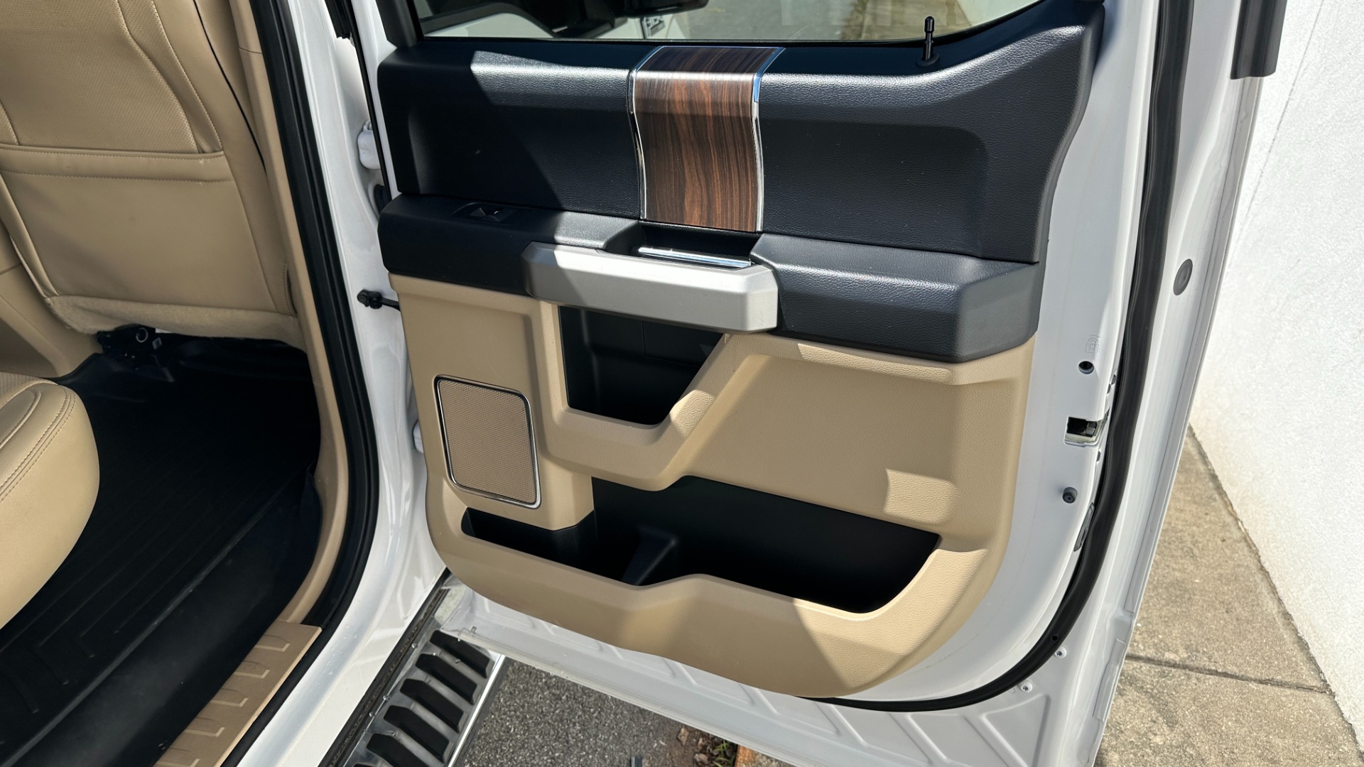 Used 2017 Ford F-150 LARIAT / FX4 OFFROAD PKG / TECHNOLOGY PKG / MOONROOF for sale $34,995 at Formula Imports in Charlotte NC 28227 32