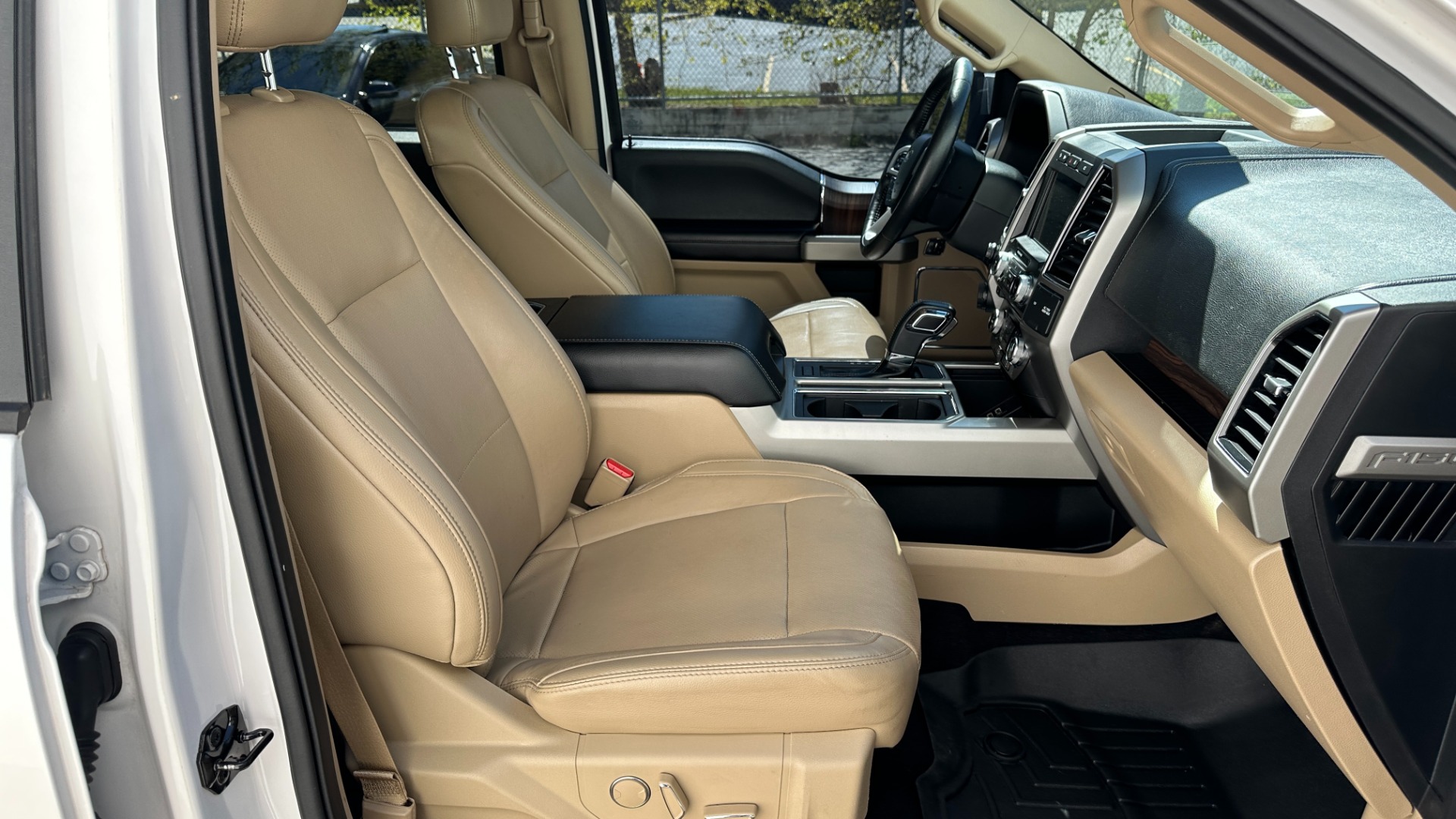 Used 2017 Ford F-150 LARIAT / FX4 OFFROAD PKG / TECHNOLOGY PKG / MOONROOF for sale $34,995 at Formula Imports in Charlotte NC 28227 38