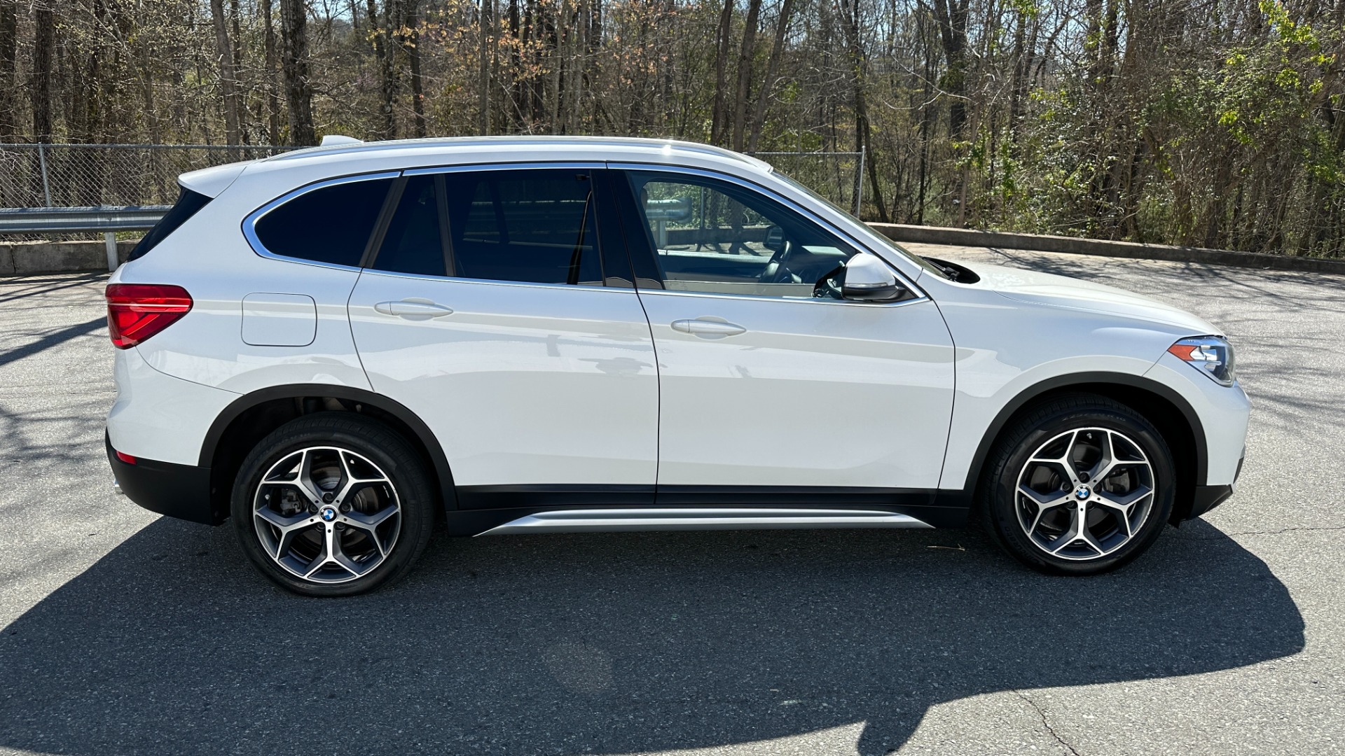 Used 2018 BMW X1 xDrive28i / HEATED SEATS / BACKUP CAMERA / CARGO COVER for sale Sold at Formula Imports in Charlotte NC 28227 3