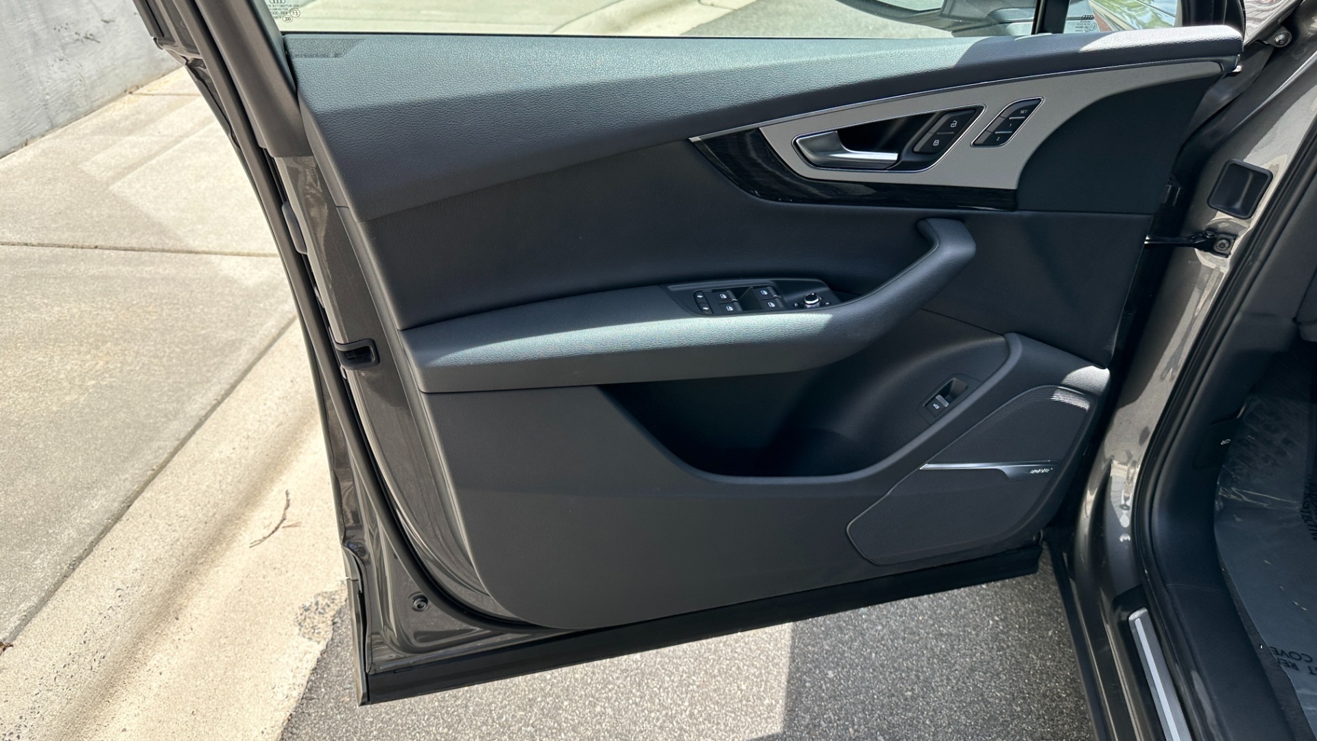 Used 2019 Audi Q7 PREMIUM PLUS / COLD WEATHER PACKAGE / LEATHER / SUNSHADES / NAV for sale Sold at Formula Imports in Charlotte NC 28227 17