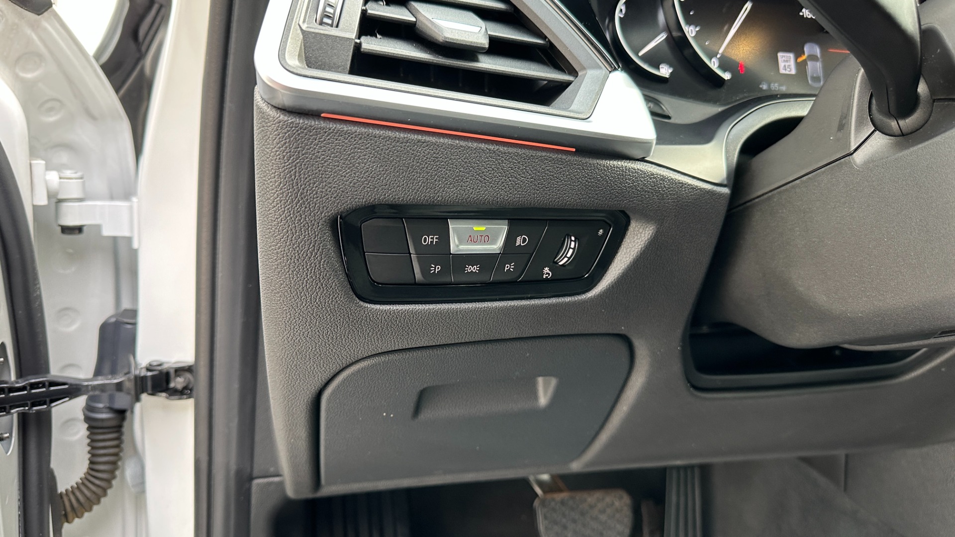 Used 2020 BMW 3 Series 330i xDrive / CONVENIENCE PKG / HEATED STEERING / HEATED SEATS / AWD / SUNR for sale Sold at Formula Imports in Charlotte NC 28227 14