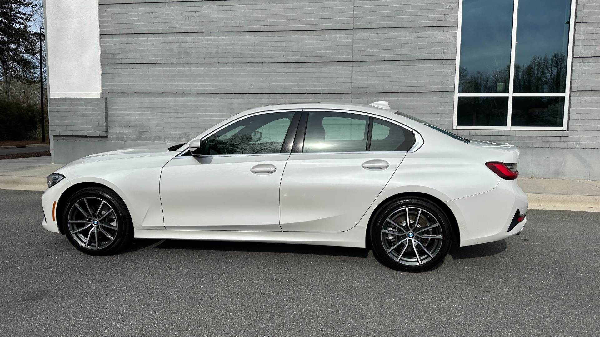 Used 2020 BMW 3 Series 330i xDrive / CONVENIENCE PKG / HEATED STEERING / HEATED SEATS / AWD / SUNR for sale Sold at Formula Imports in Charlotte NC 28227 3