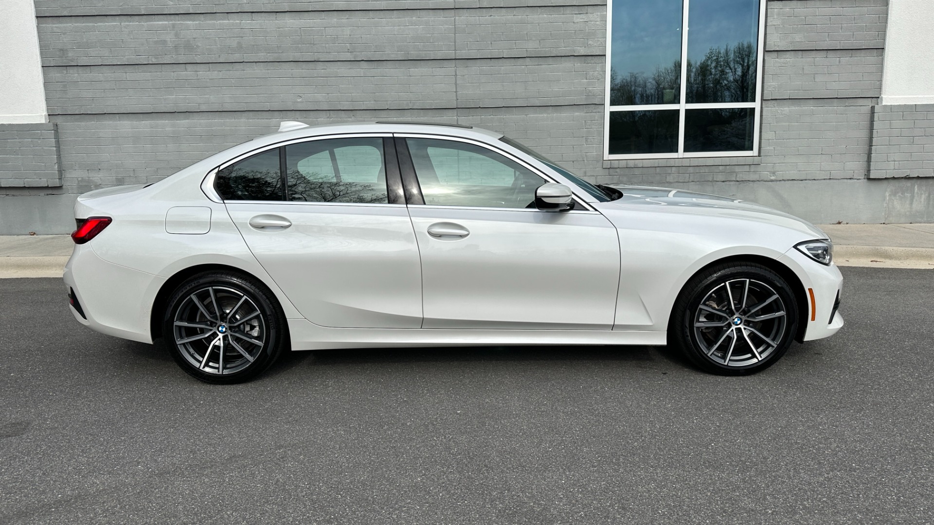 Used 2020 BMW 3 Series 330i xDrive / CONVENIENCE PKG / HEATED STEERING / HEATED SEATS / AWD / SUNR for sale Sold at Formula Imports in Charlotte NC 28227 6
