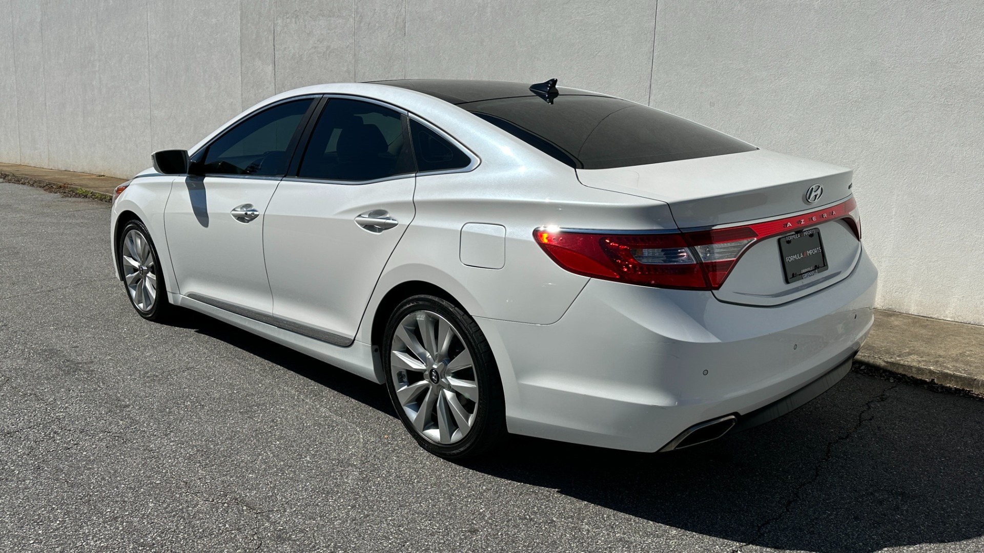 Used 2017 Hyundai Azera Limited for sale Sold at Formula Imports in Charlotte NC 28227 4