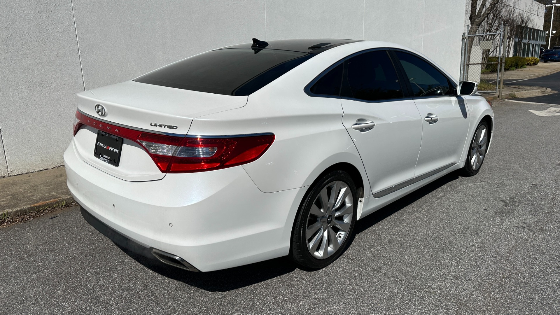 Used 2017 Hyundai Azera Limited for sale Sold at Formula Imports in Charlotte NC 28227 7
