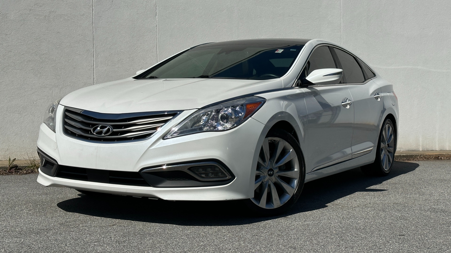 Used 2017 Hyundai Azera Limited for sale Sold at Formula Imports in Charlotte NC 28227 1