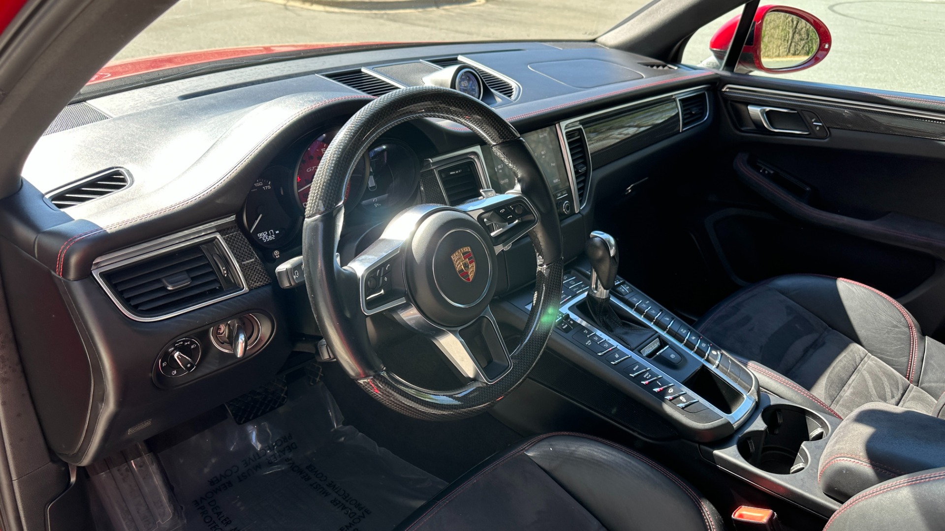 Used 2017 Porsche Macan GTS / CARBON FIBER / GTS INTERIOR / DYNAMIC LIGHTS / BOSE / SPORT WHEEL for sale Sold at Formula Imports in Charlotte NC 28227 11