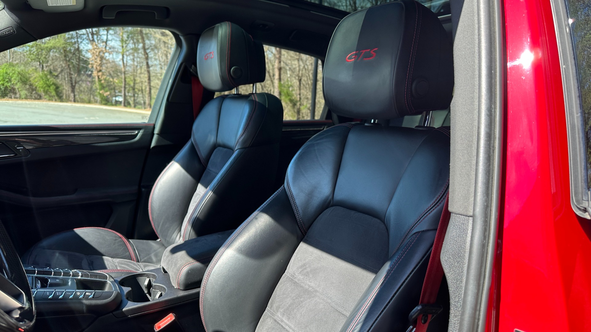 Used 2017 Porsche Macan GTS / CARBON FIBER / GTS INTERIOR / DYNAMIC LIGHTS / BOSE / SPORT WHEEL for sale Sold at Formula Imports in Charlotte NC 28227 13