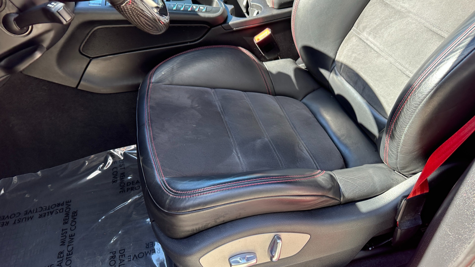 Used 2017 Porsche Macan GTS / CARBON FIBER / GTS INTERIOR / DYNAMIC LIGHTS / BOSE / SPORT WHEEL for sale Sold at Formula Imports in Charlotte NC 28227 14