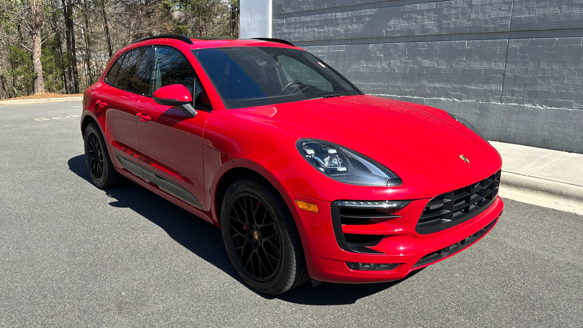 Used 2017 Porsche Macan GTS / CARBON FIBER / GTS INTERIOR / DYNAMIC LIGHTS / BOSE / SPORT WHEEL for sale Sold at Formula Imports in Charlotte NC 28227 2