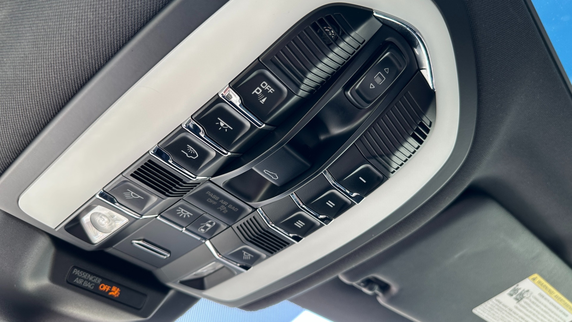 Used 2017 Porsche Macan GTS / CARBON FIBER / GTS INTERIOR / DYNAMIC LIGHTS / BOSE / SPORT WHEEL for sale Sold at Formula Imports in Charlotte NC 28227 21