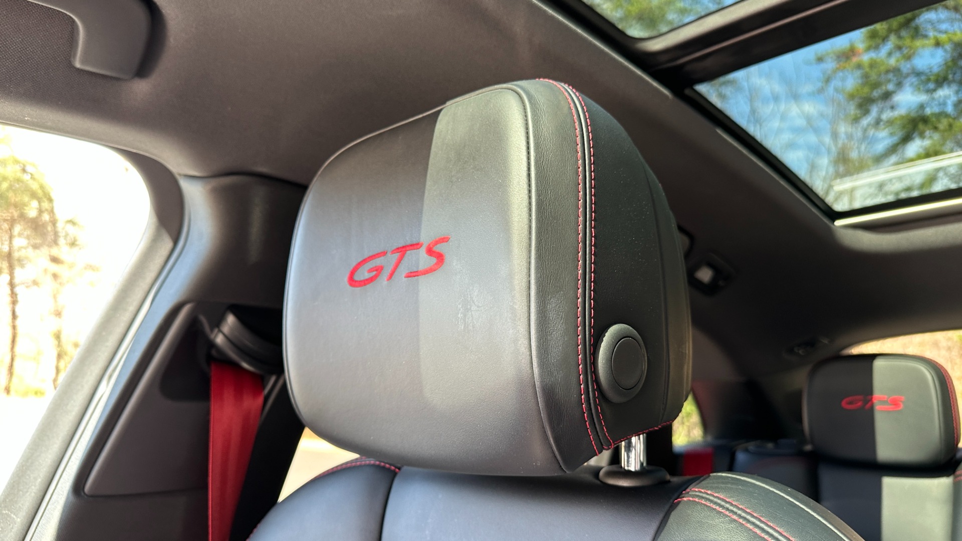 Used 2017 Porsche Macan GTS / CARBON FIBER / GTS INTERIOR / DYNAMIC LIGHTS / BOSE / SPORT WHEEL for sale Sold at Formula Imports in Charlotte NC 28227 23