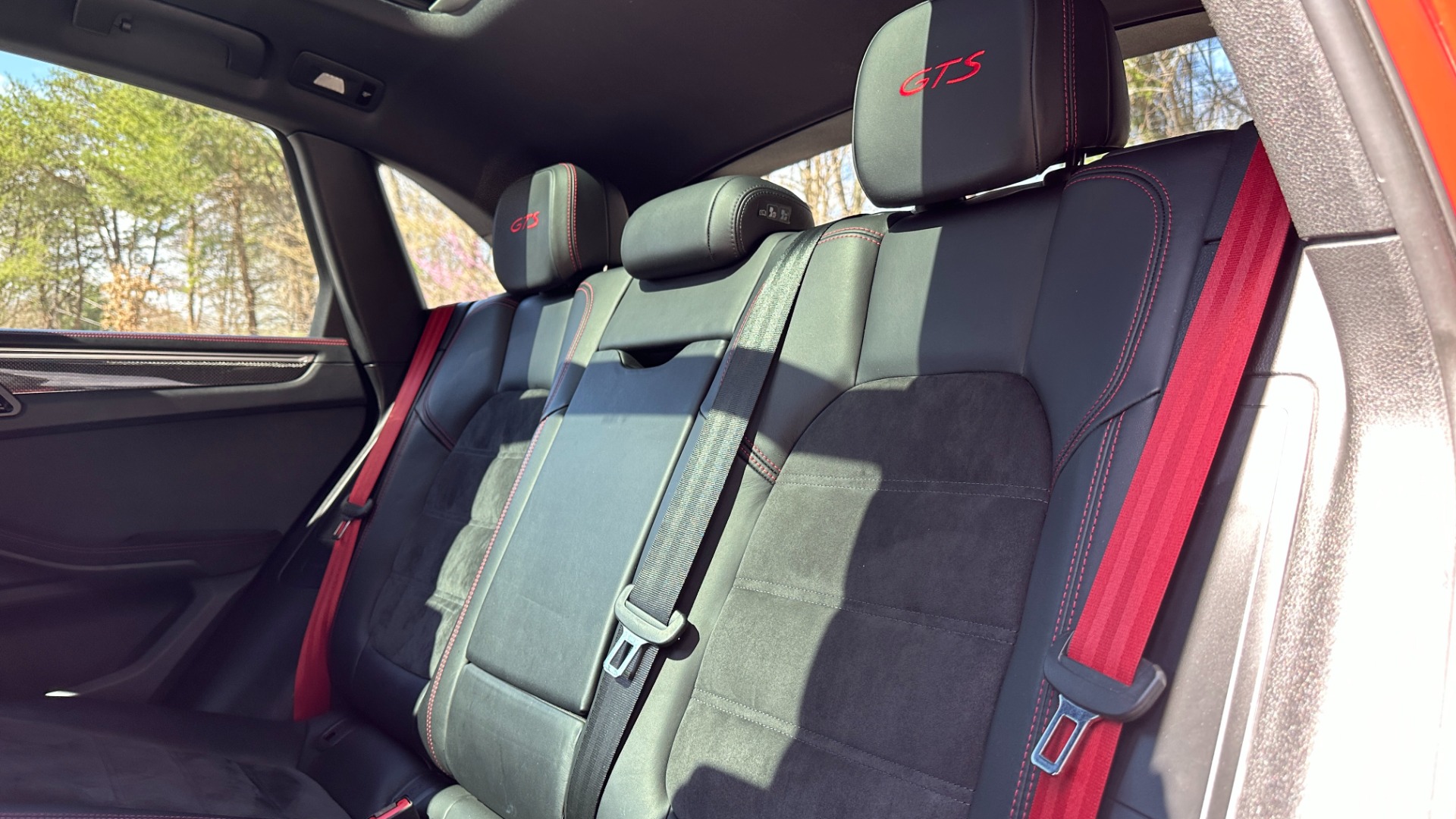 Used 2017 Porsche Macan GTS / CARBON FIBER / GTS INTERIOR / DYNAMIC LIGHTS / BOSE / SPORT WHEEL for sale Sold at Formula Imports in Charlotte NC 28227 26
