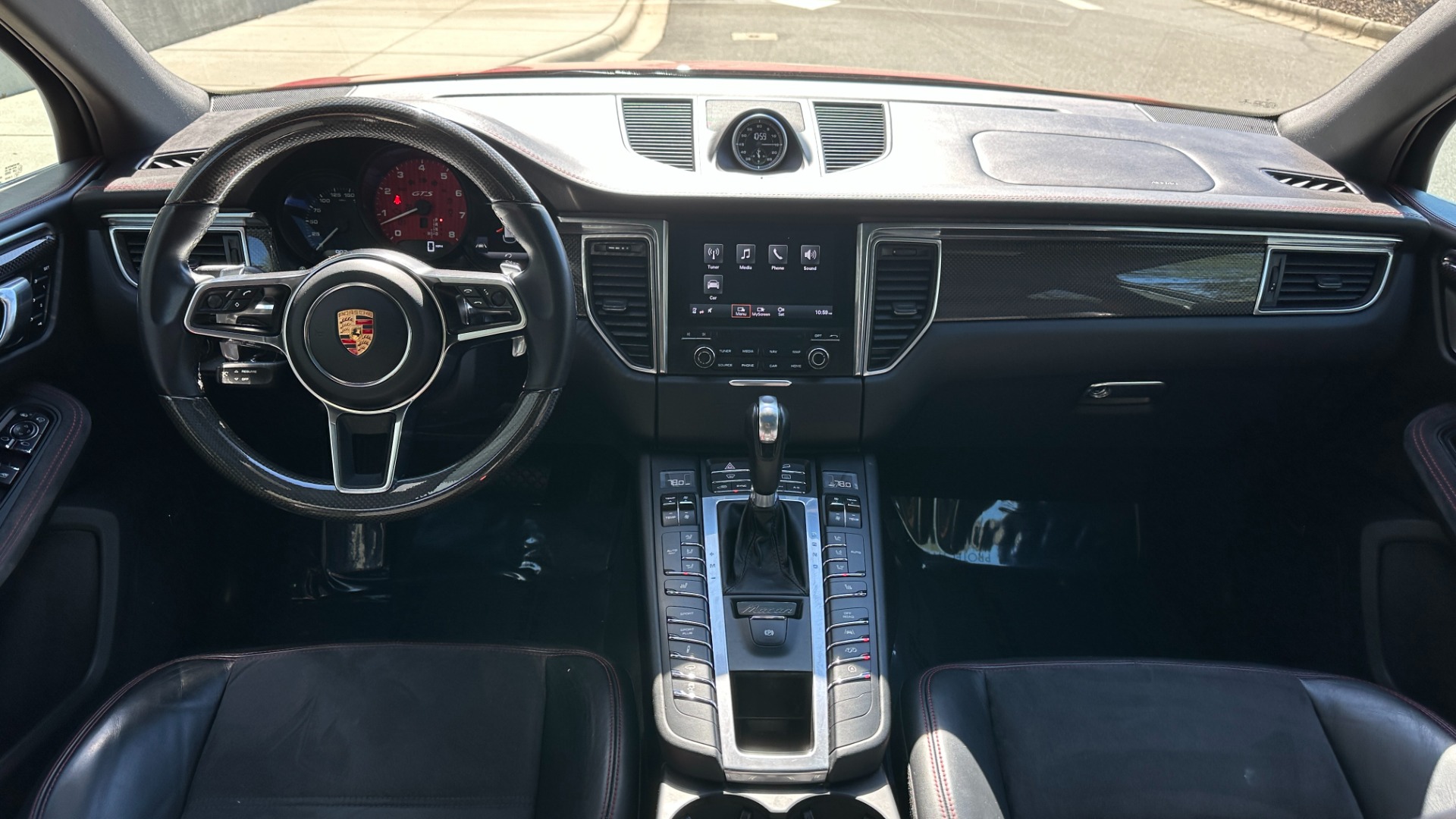 Used 2017 Porsche Macan GTS / CARBON FIBER / GTS INTERIOR / DYNAMIC LIGHTS / BOSE / SPORT WHEEL for sale Sold at Formula Imports in Charlotte NC 28227 27