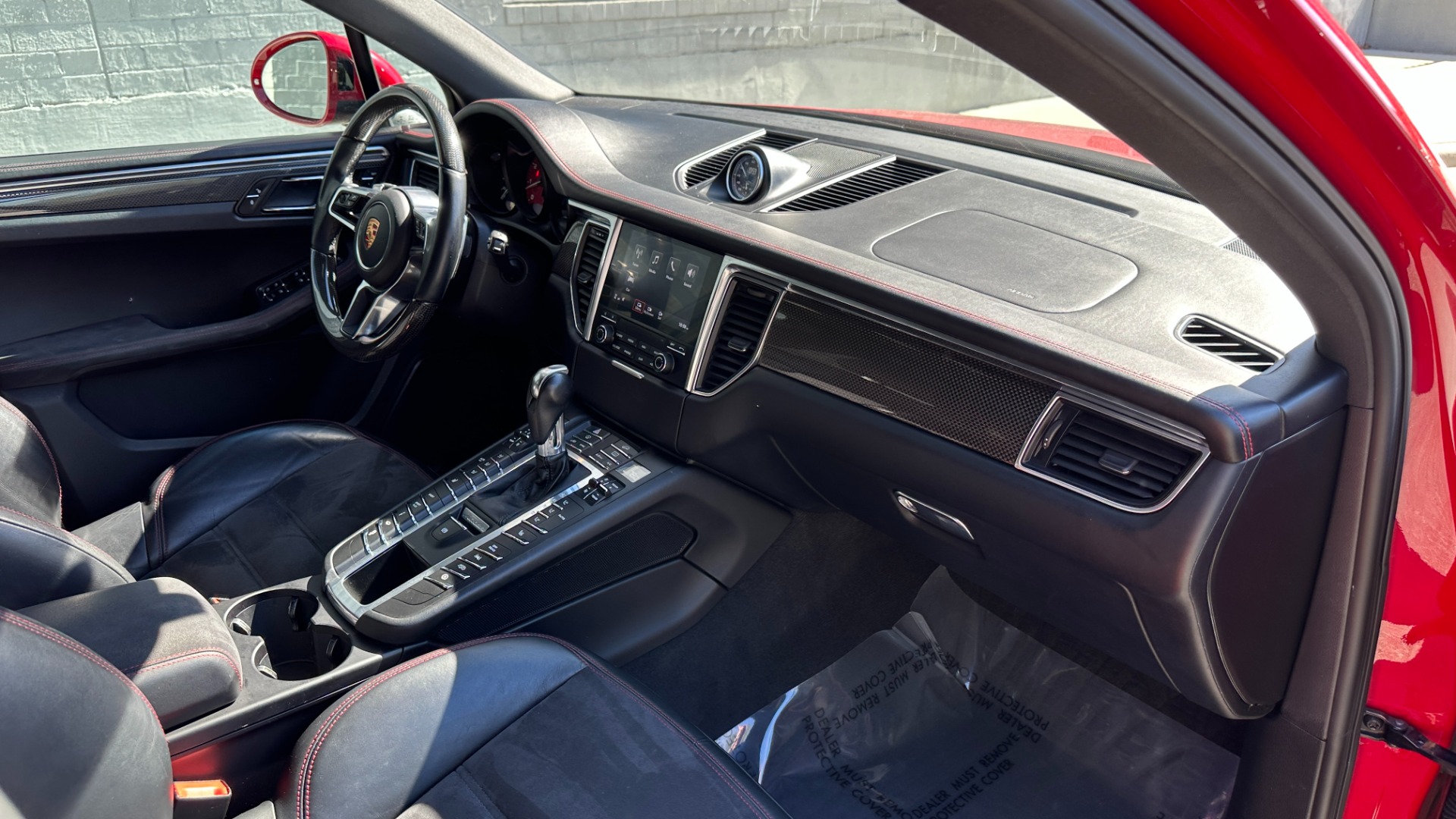 Used 2017 Porsche Macan GTS / CARBON FIBER / GTS INTERIOR / DYNAMIC LIGHTS / BOSE / SPORT WHEEL for sale Sold at Formula Imports in Charlotte NC 28227 32