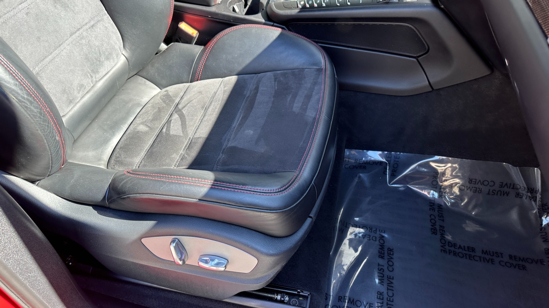 Used 2017 Porsche Macan GTS / CARBON FIBER / GTS INTERIOR / DYNAMIC LIGHTS / BOSE / SPORT WHEEL for sale Sold at Formula Imports in Charlotte NC 28227 35