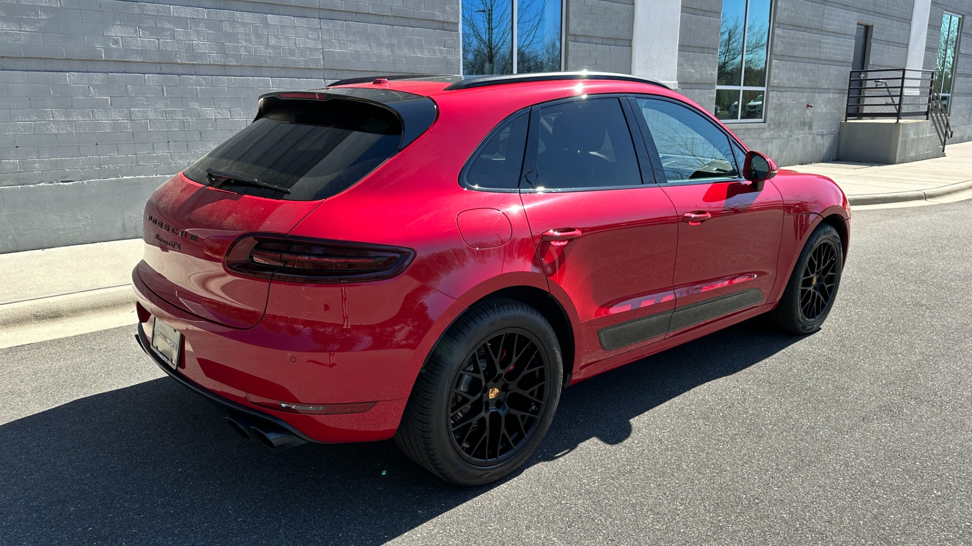 Used 2017 Porsche Macan GTS / CARBON FIBER / GTS INTERIOR / DYNAMIC LIGHTS / BOSE / SPORT WHEEL for sale Sold at Formula Imports in Charlotte NC 28227 4