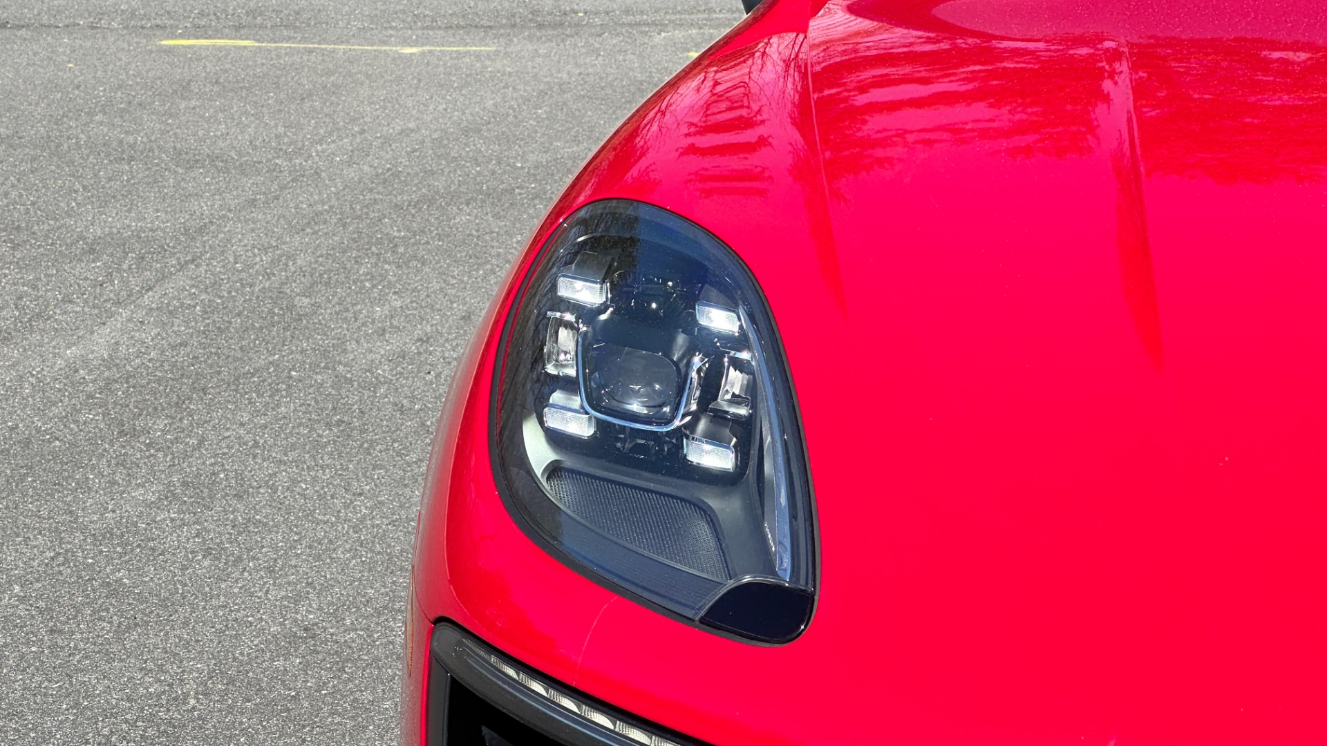Used 2017 Porsche Macan GTS / CARBON FIBER / GTS INTERIOR / DYNAMIC LIGHTS / BOSE / SPORT WHEEL for sale Sold at Formula Imports in Charlotte NC 28227 42