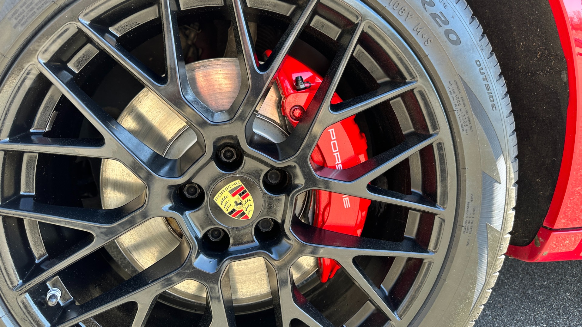 Used 2017 Porsche Macan GTS / CARBON FIBER / GTS INTERIOR / DYNAMIC LIGHTS / BOSE / SPORT WHEEL for sale Sold at Formula Imports in Charlotte NC 28227 46