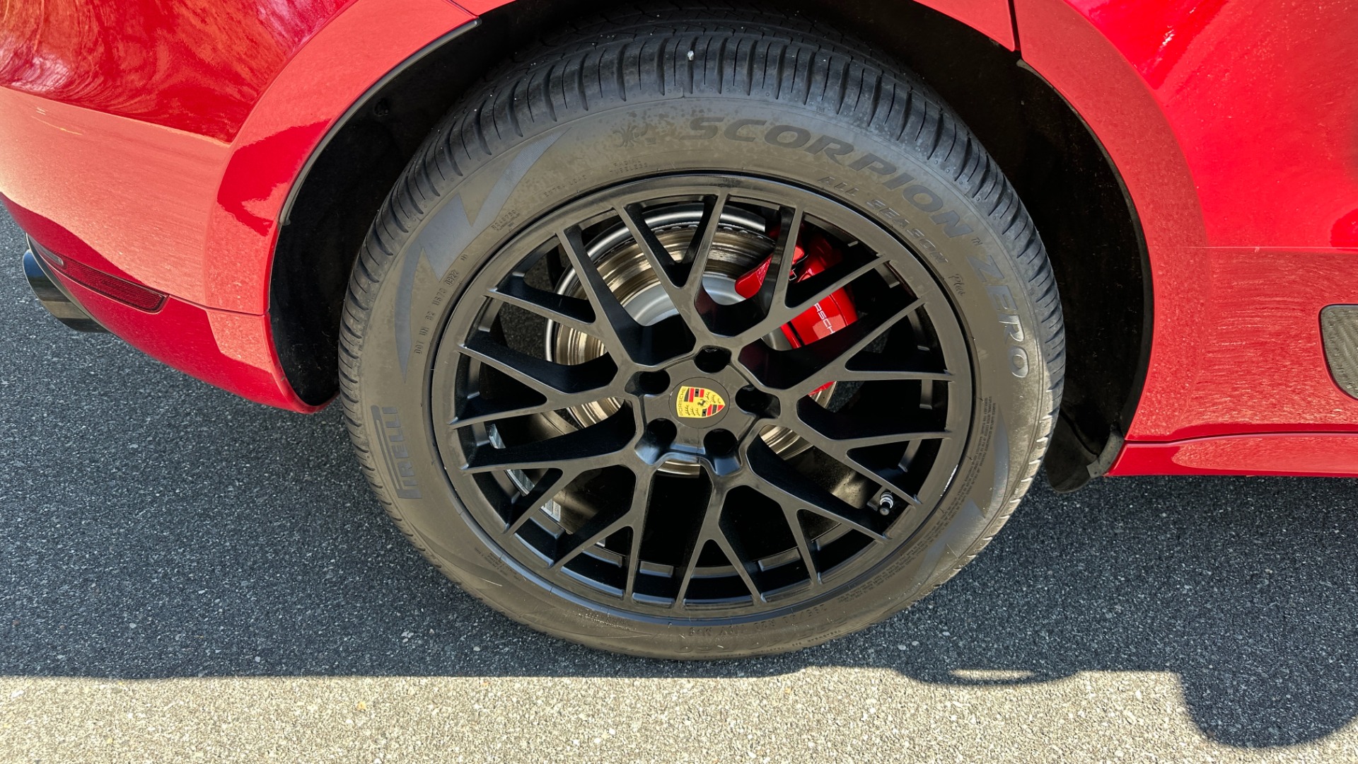 Used 2017 Porsche Macan GTS / CARBON FIBER / GTS INTERIOR / DYNAMIC LIGHTS / BOSE / SPORT WHEEL for sale Sold at Formula Imports in Charlotte NC 28227 47